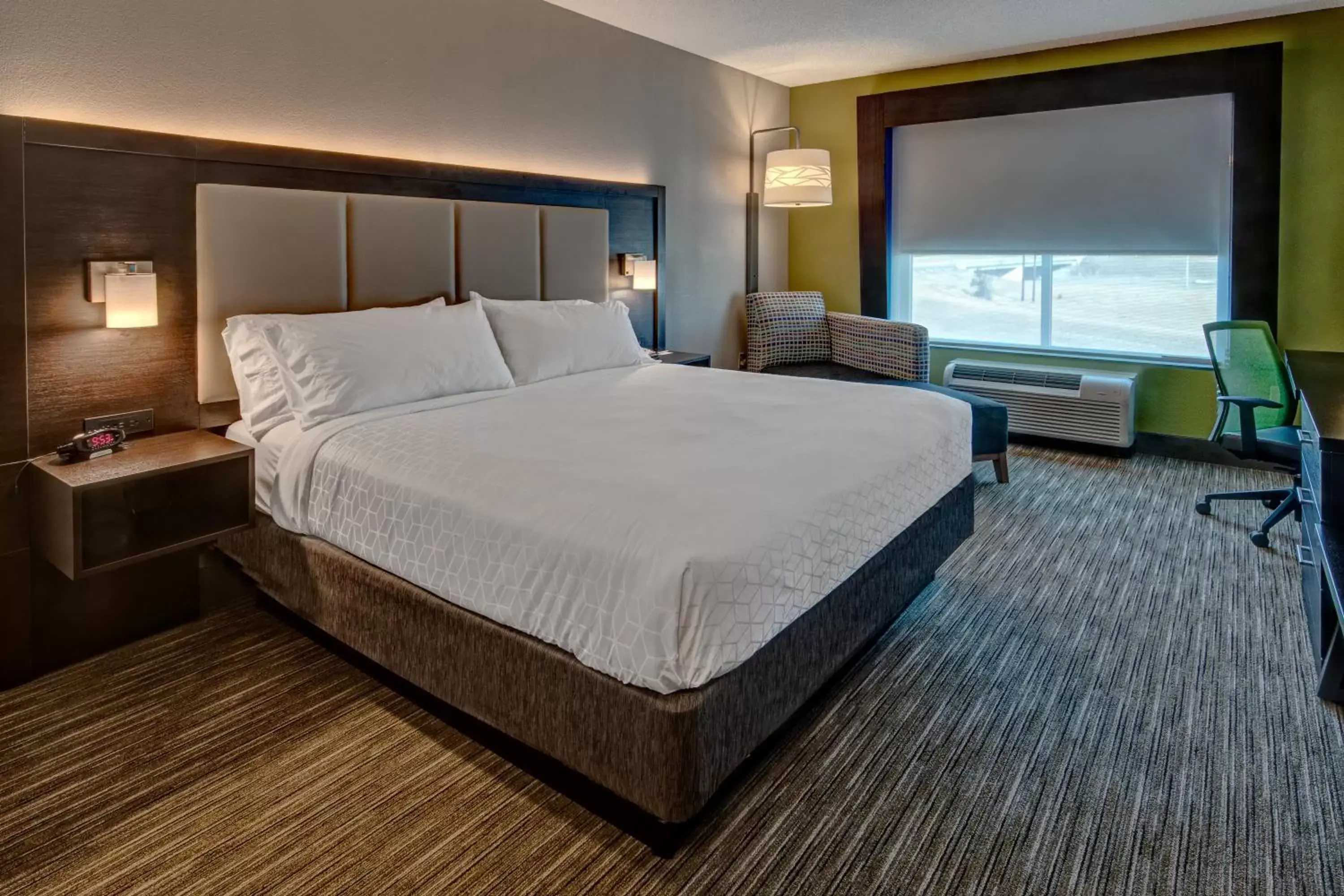 Photo of the whole room, Bed in Holiday Inn Express Hotel & Suites Jackson Northeast, an IHG Hotel