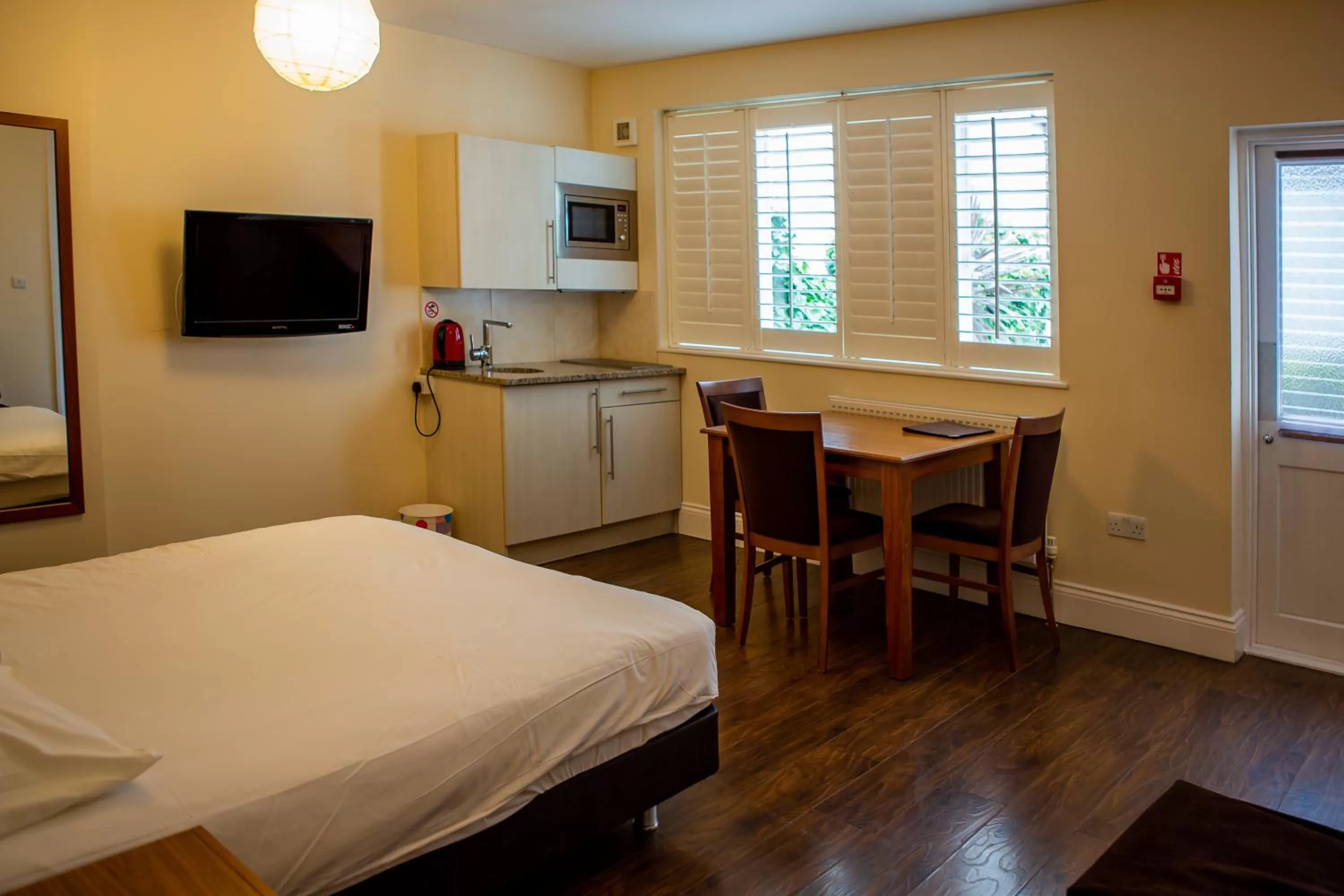 Bedroom, Bed in Marylebone Inn