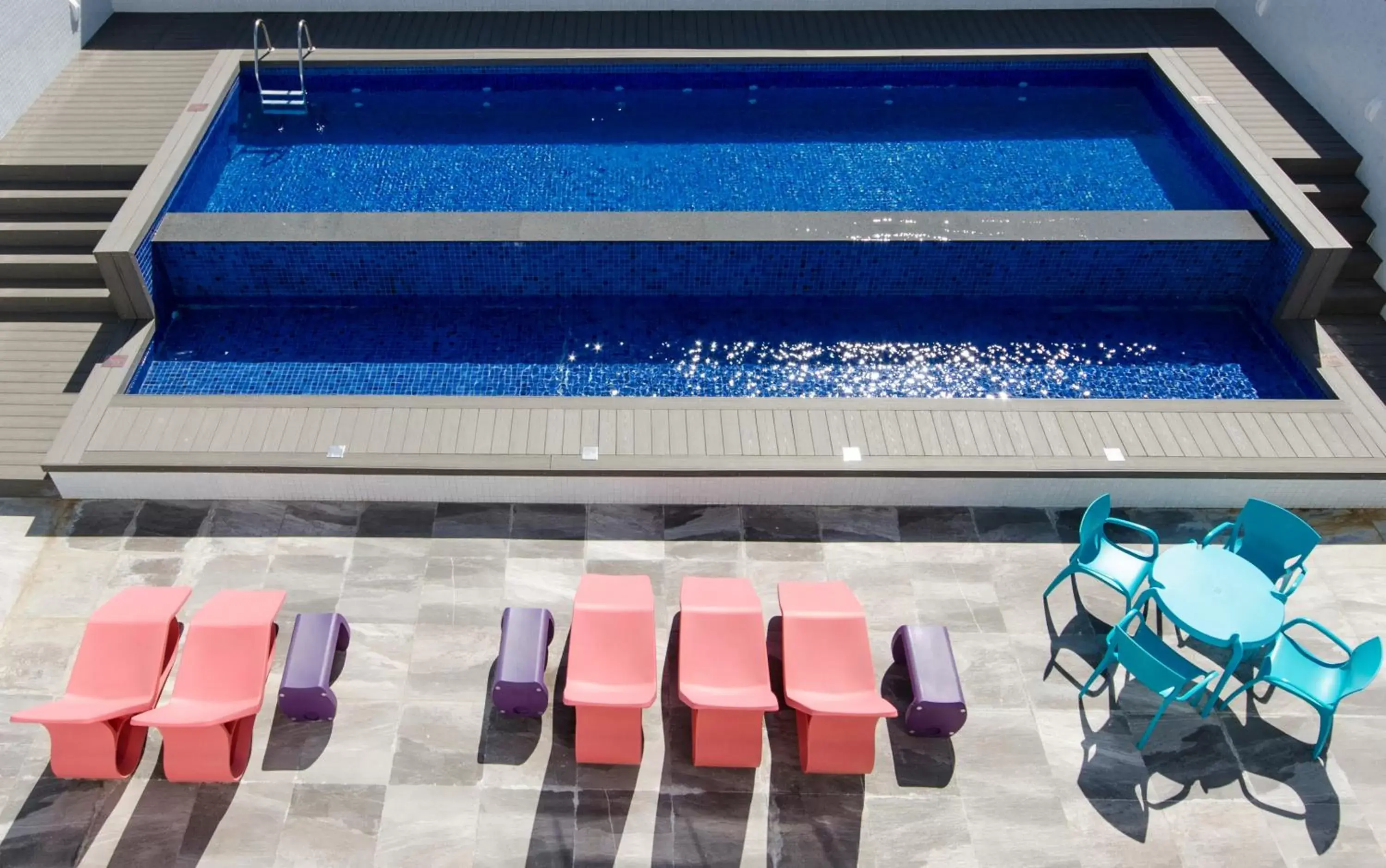 Swimming pool in Ibis Styles Balneário Camboriú - 1 Quadra do Mar Swimming pool in Ibis Styles Balneário Camboriú - 1 Quadra do Mar
