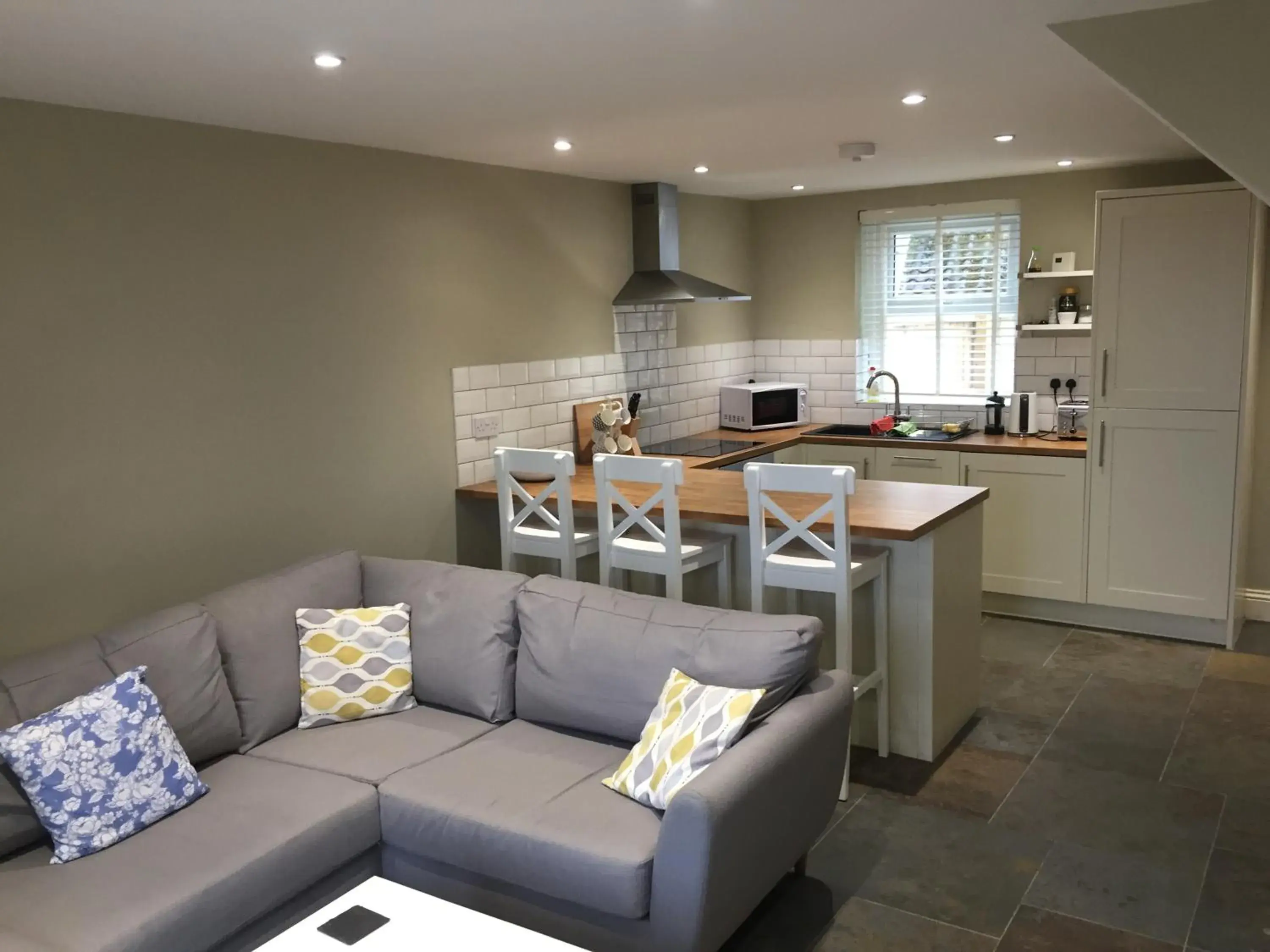 Living room, Seating Area in White House Cottages