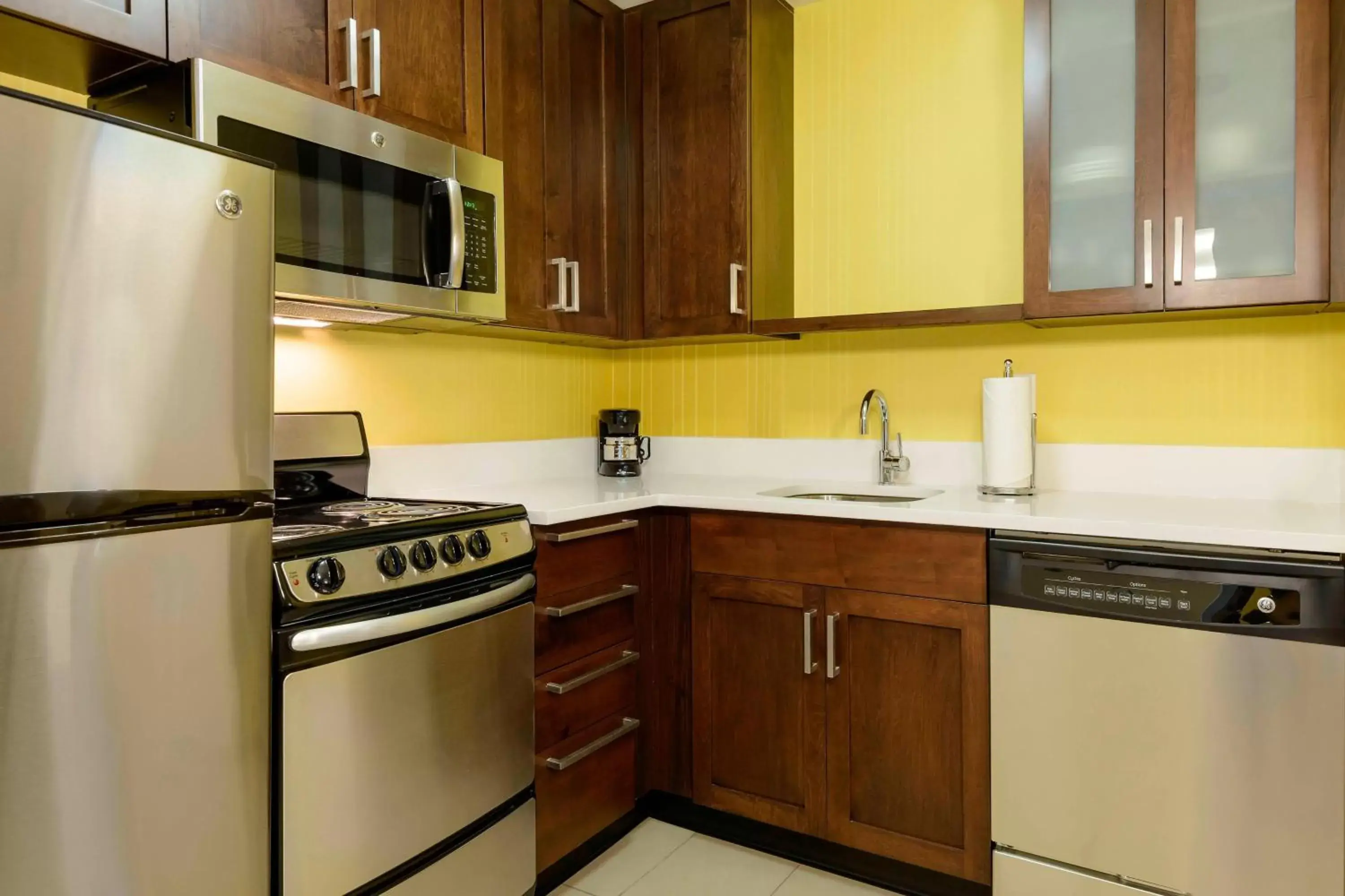 Kitchen or kitchenette, Kitchen/Kitchenette in Residence Inn by Marriott Fort Myers at I-75 and Gulf Coast Town Center