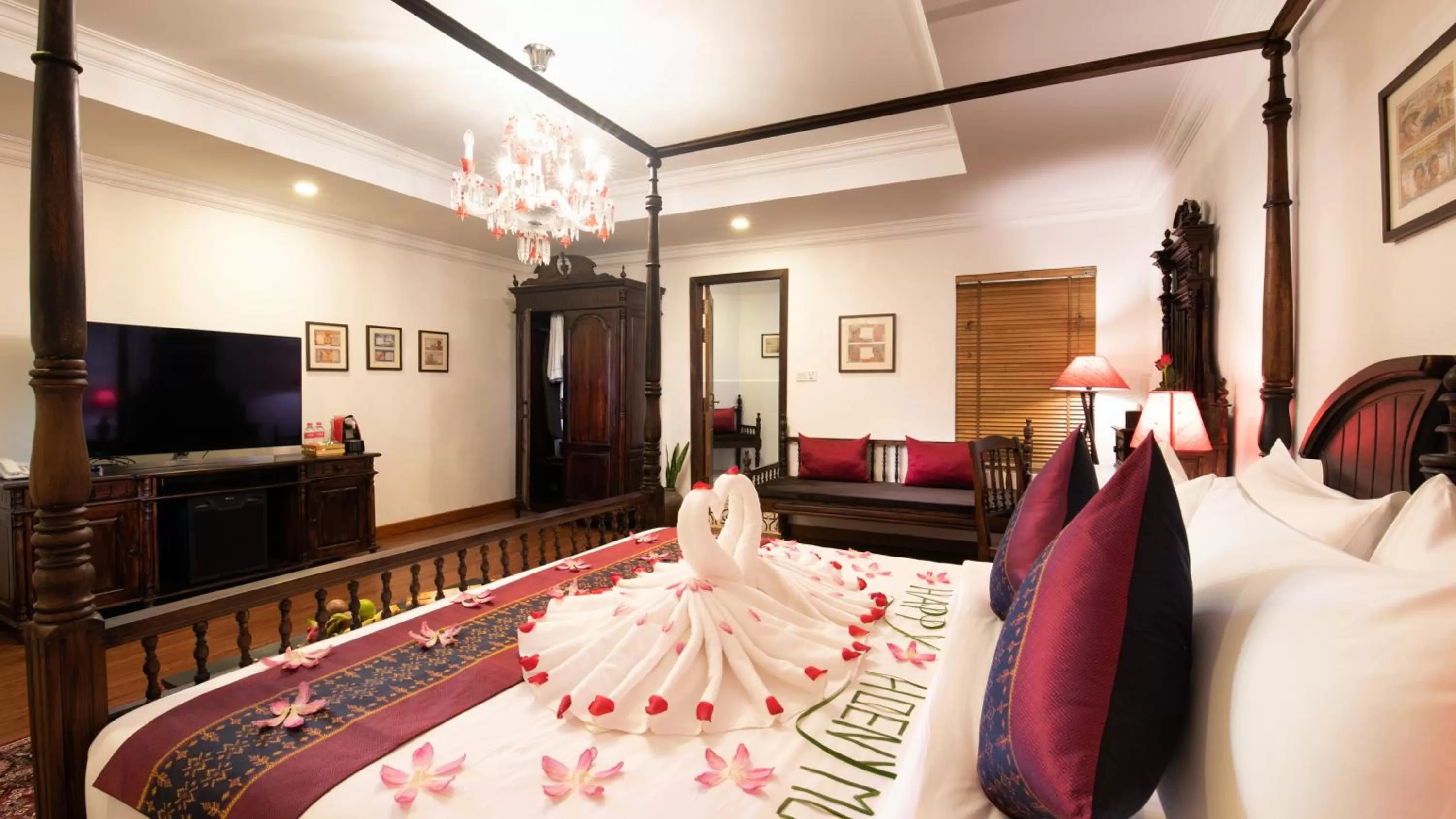 Decorative detail in Mane Colonial Classic