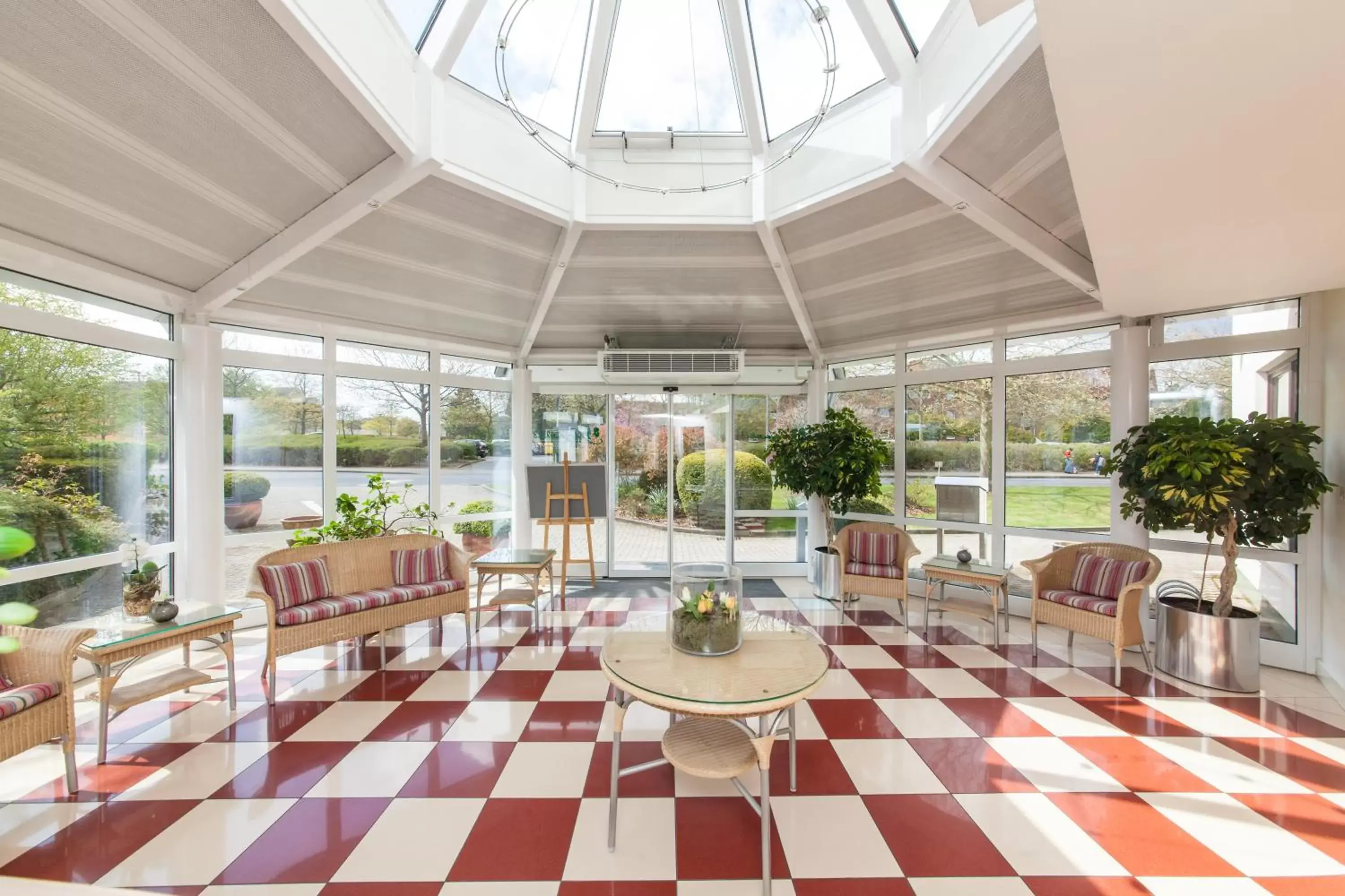 Seating area, Restaurant/Places to Eat in Novum Hotel Strijewski