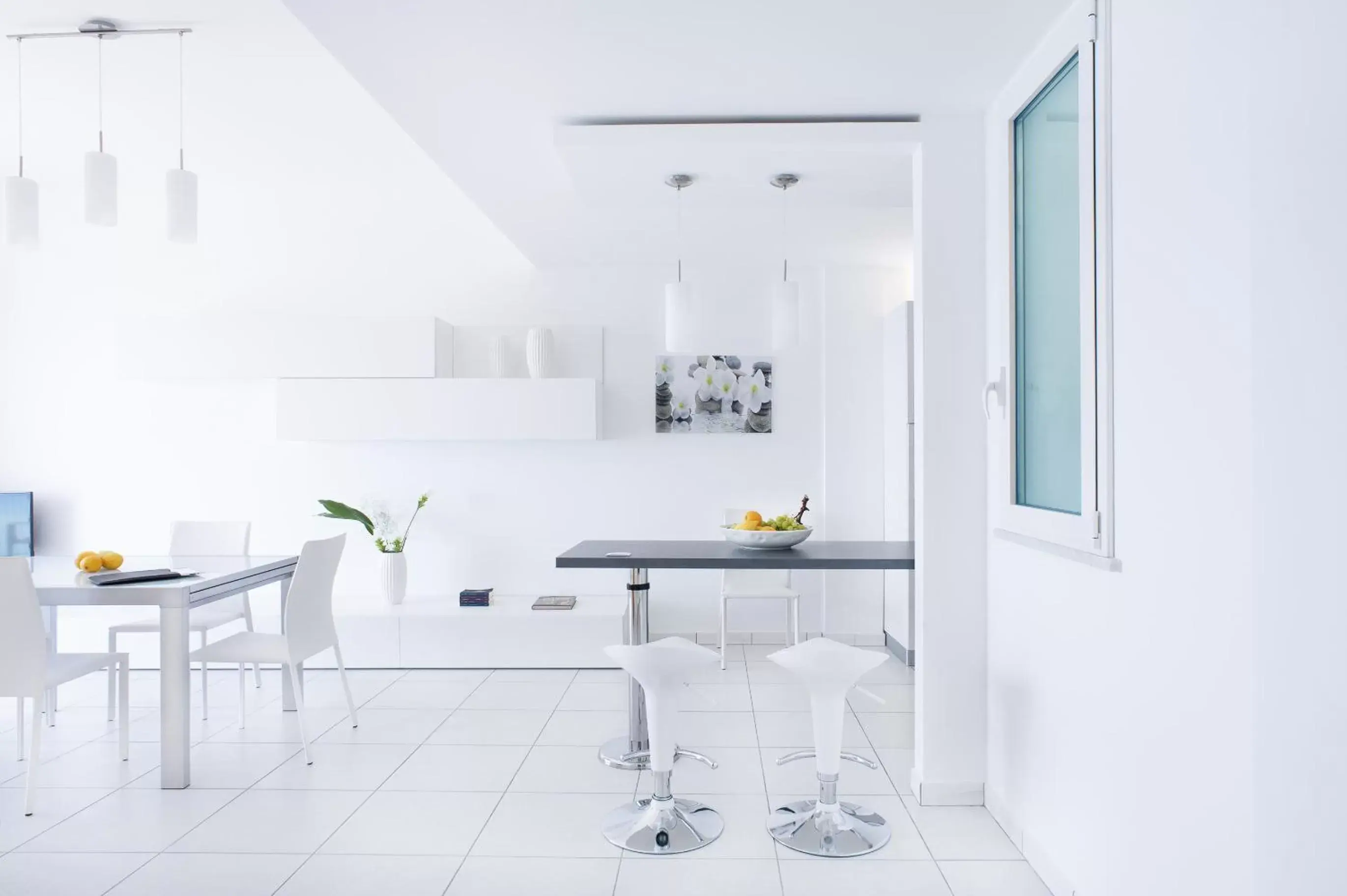 Dining area, Kitchen/Kitchenette in Vuelle Residence Apartments