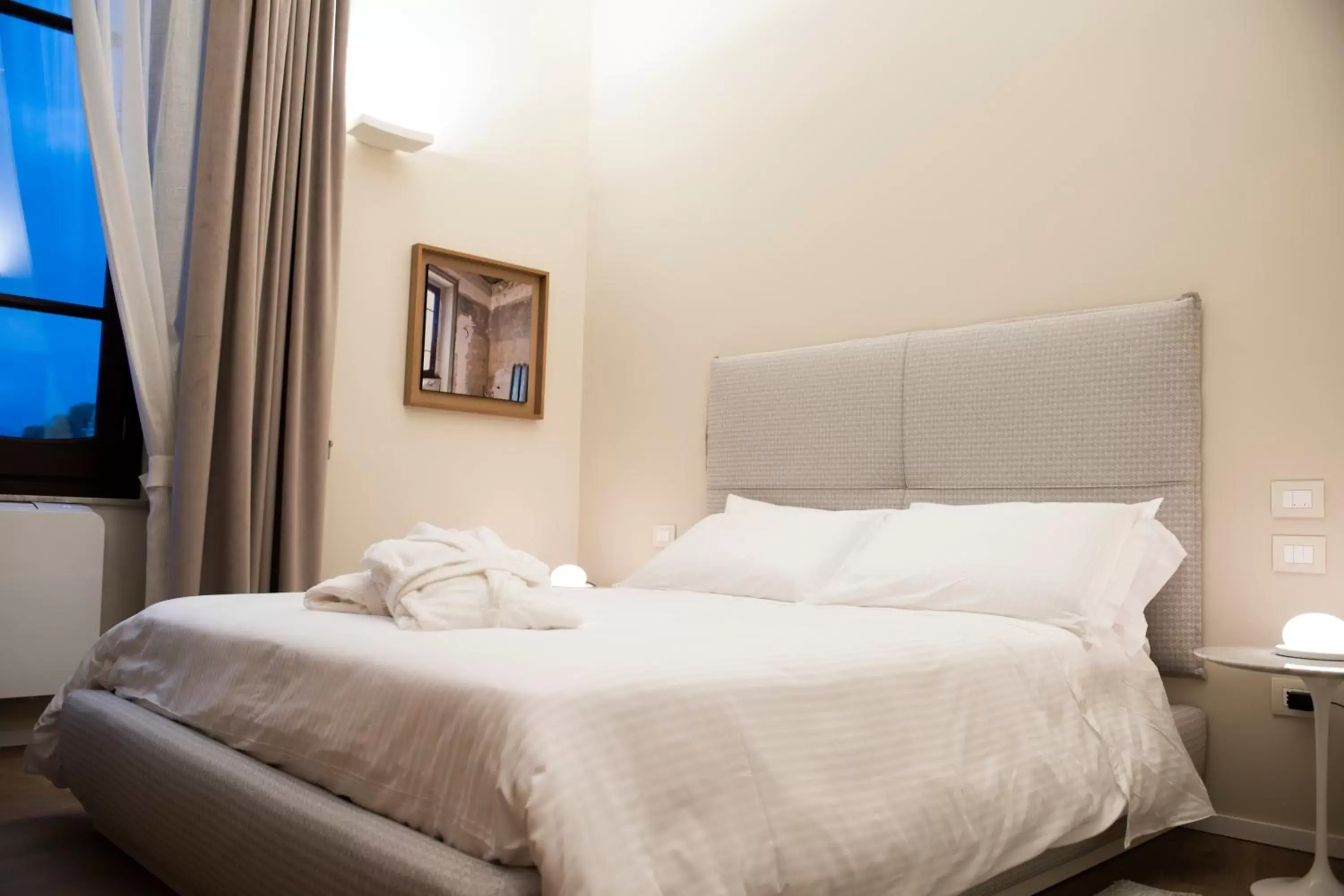 Bed in Dimora de Matera Luxury Suites