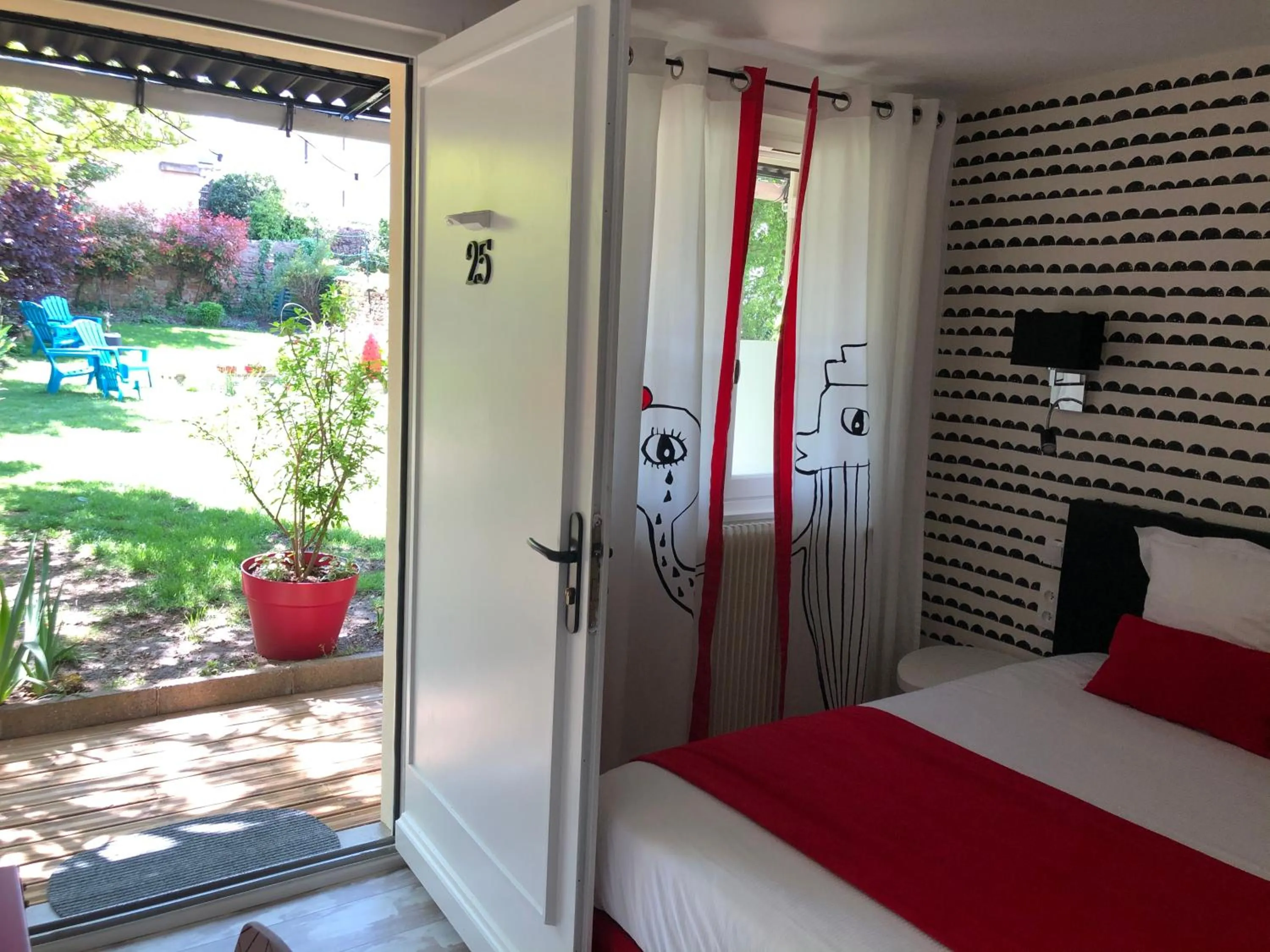 Garden, Bed in Hôtel Concorde