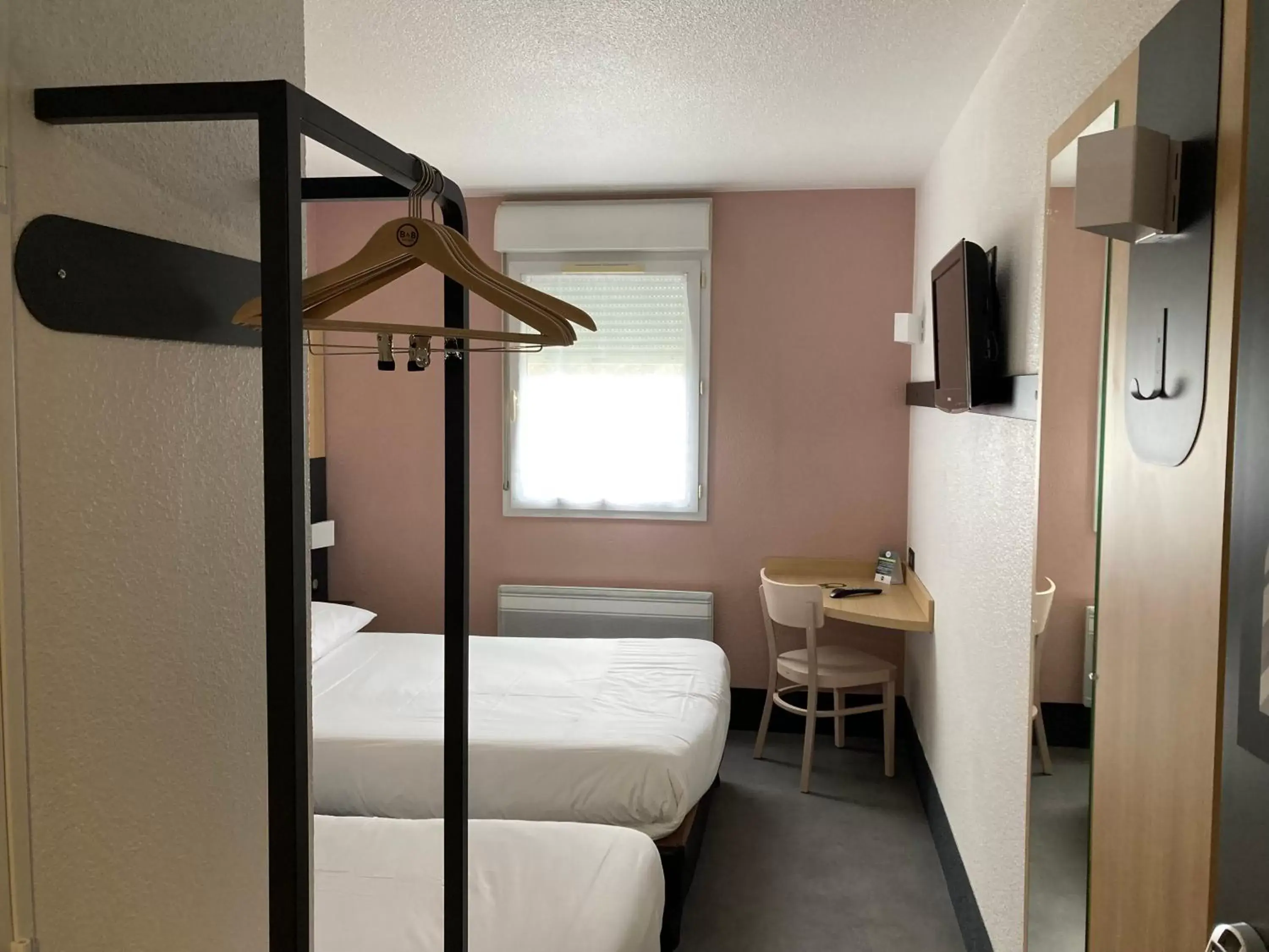 Bedroom, Bunk Bed in B&B HOTEL Le Tréport Friville