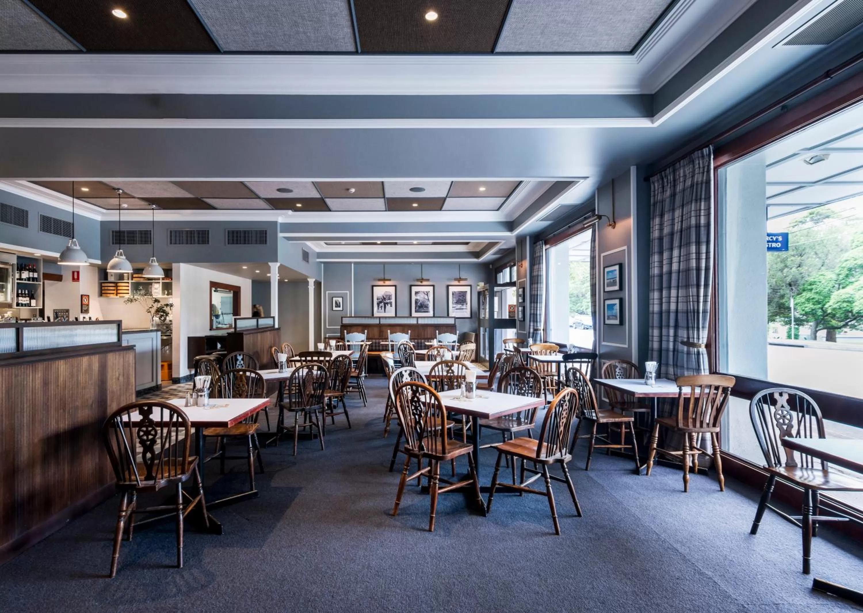 Restaurant/places to eat in The North Sydney Hotel