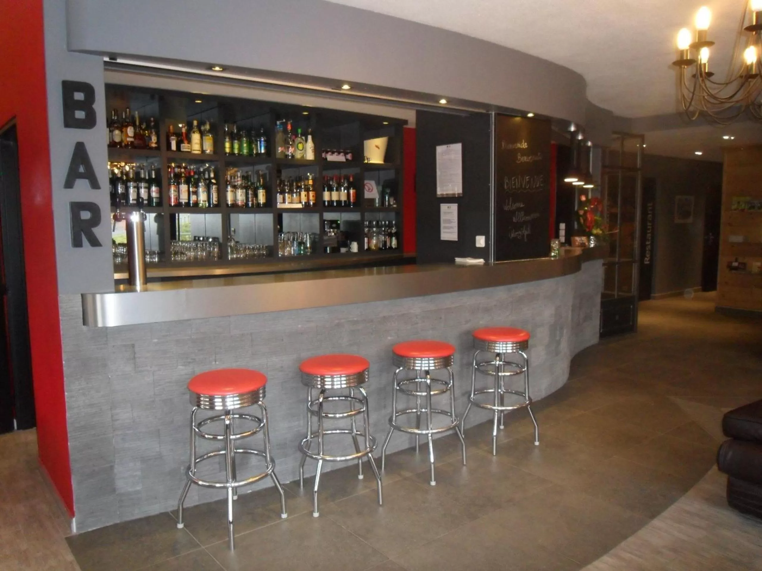 Lounge or bar in Logis Hôtel Burnichon