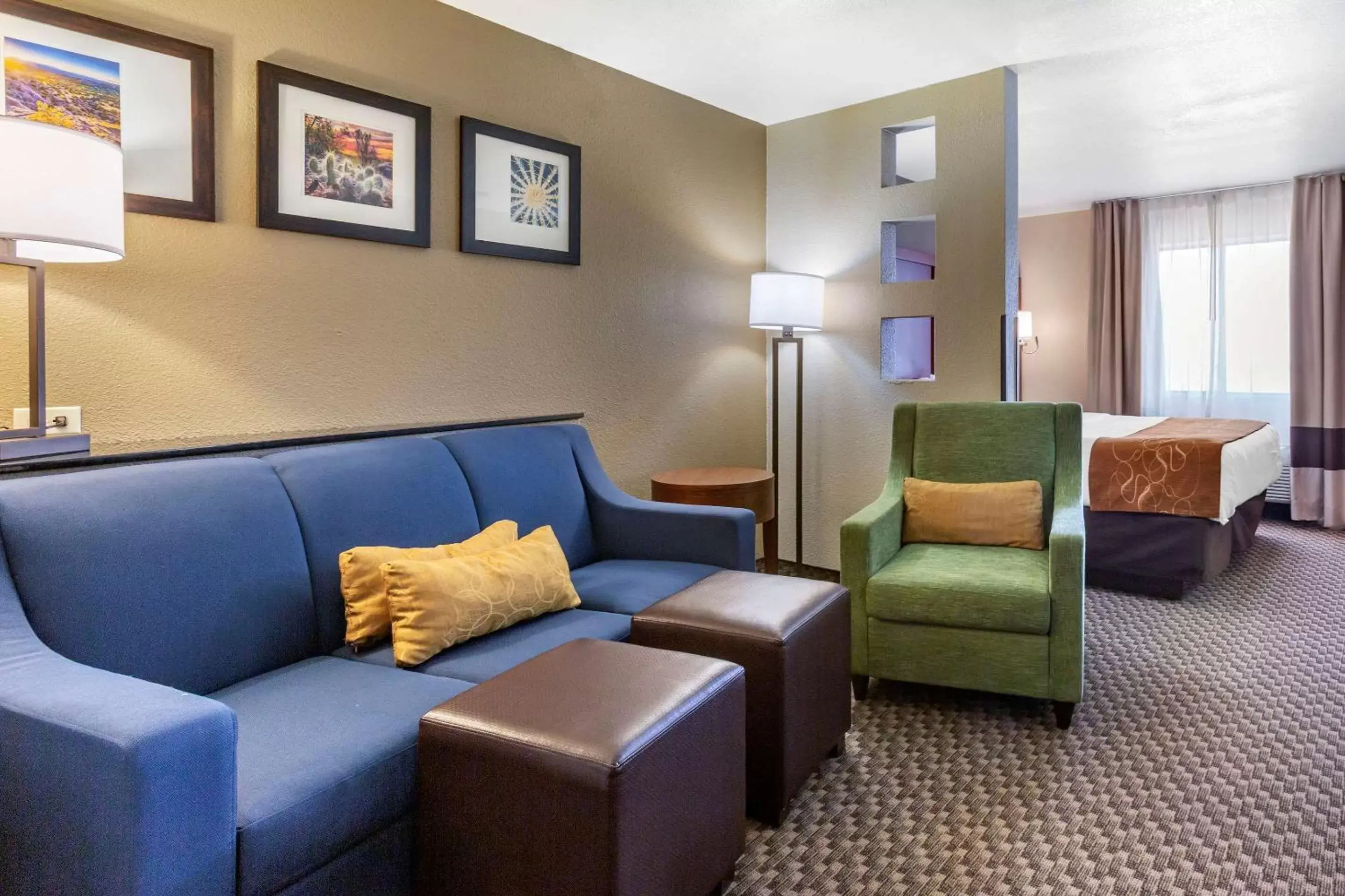 Photo of the whole room, Seating Area in Comfort Suites Hobbs