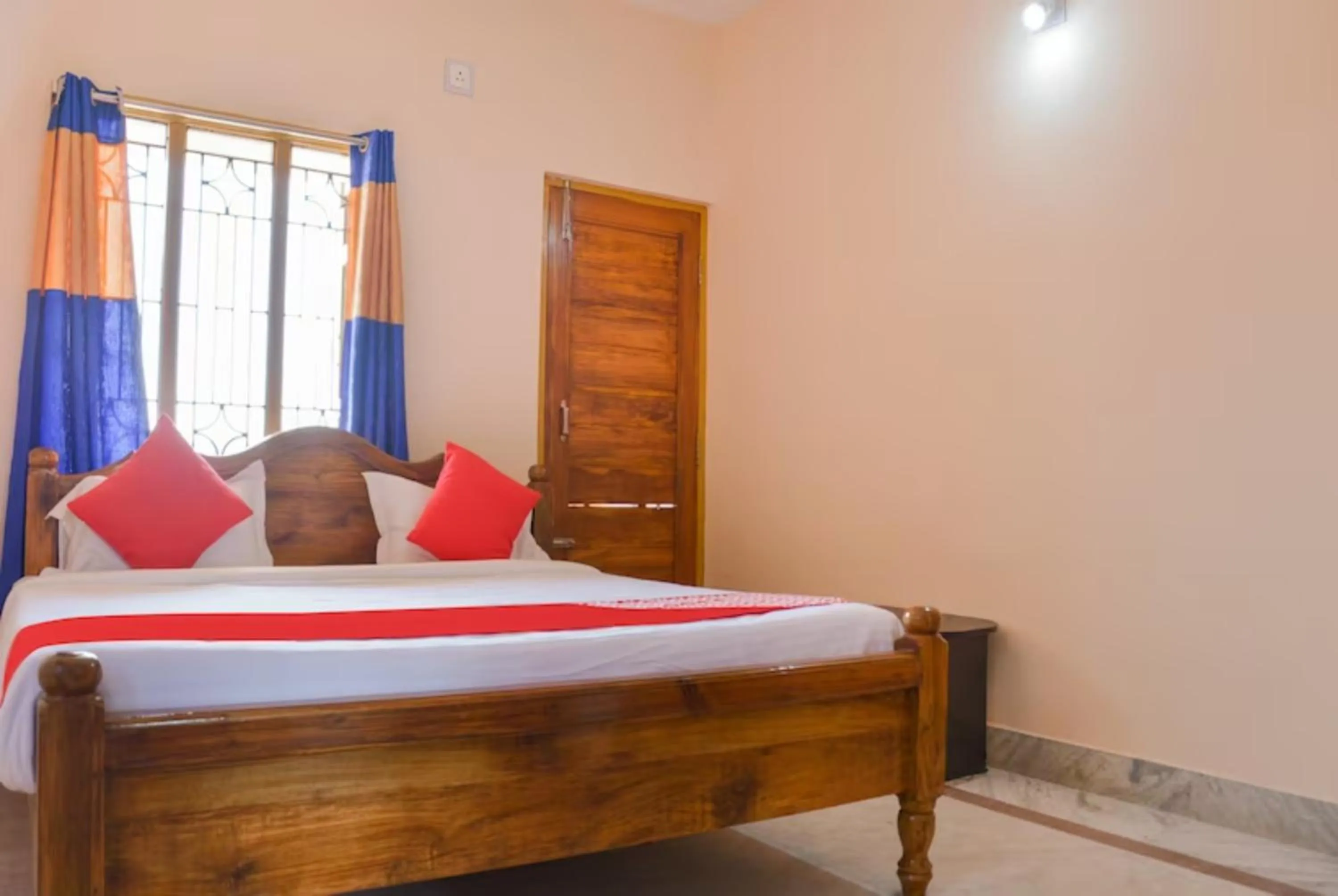 Bed in Goroomgo Caroline Homestay Bhubaneswar