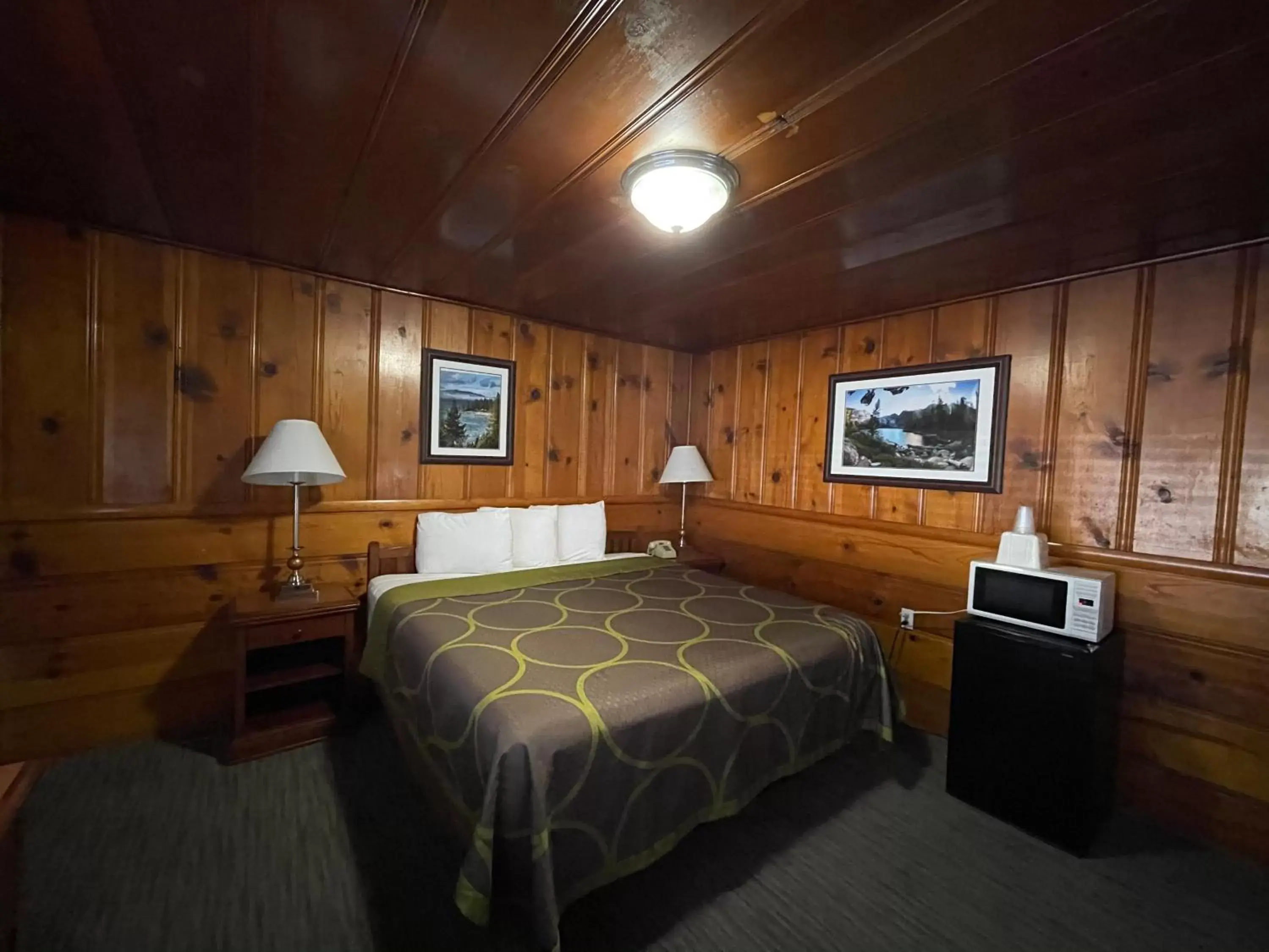 Bed in Tahoe Hacienda Inn