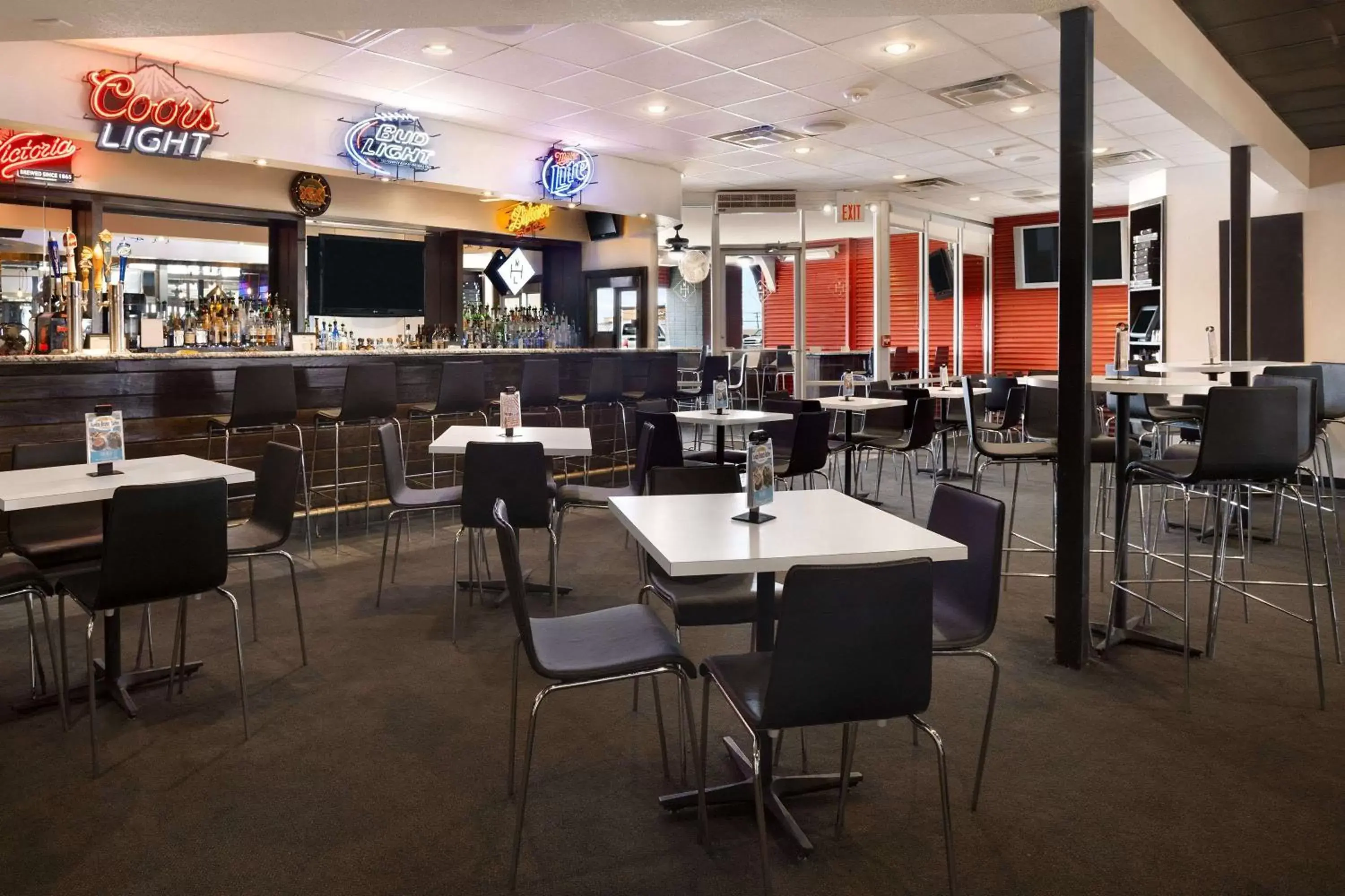 Lounge or bar, Restaurant/Places to Eat in Ramada by Wyndham Del Rio
