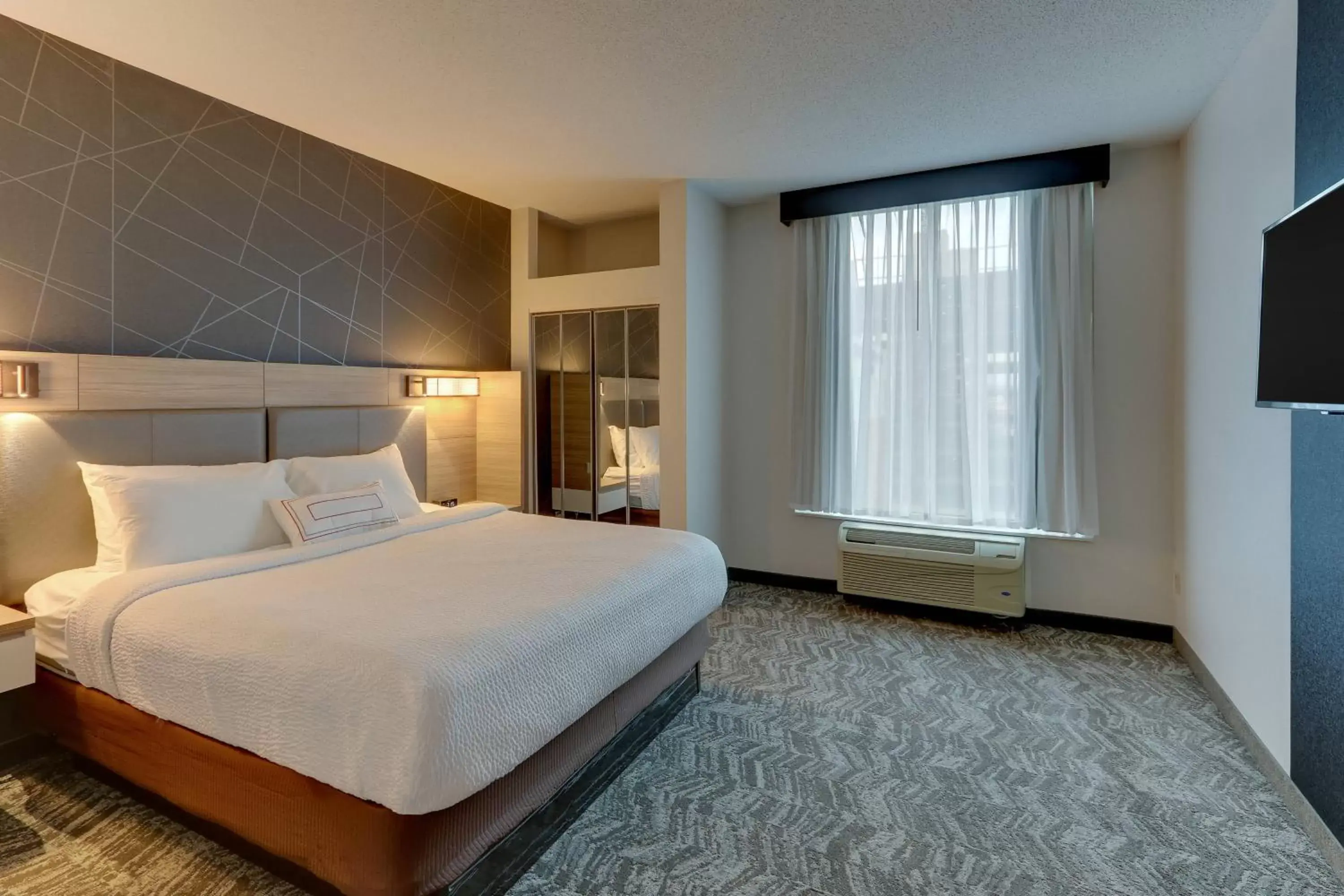 Bedroom, Bed in SpringHill Suites by Marriott Birmingham Downtown at UAB