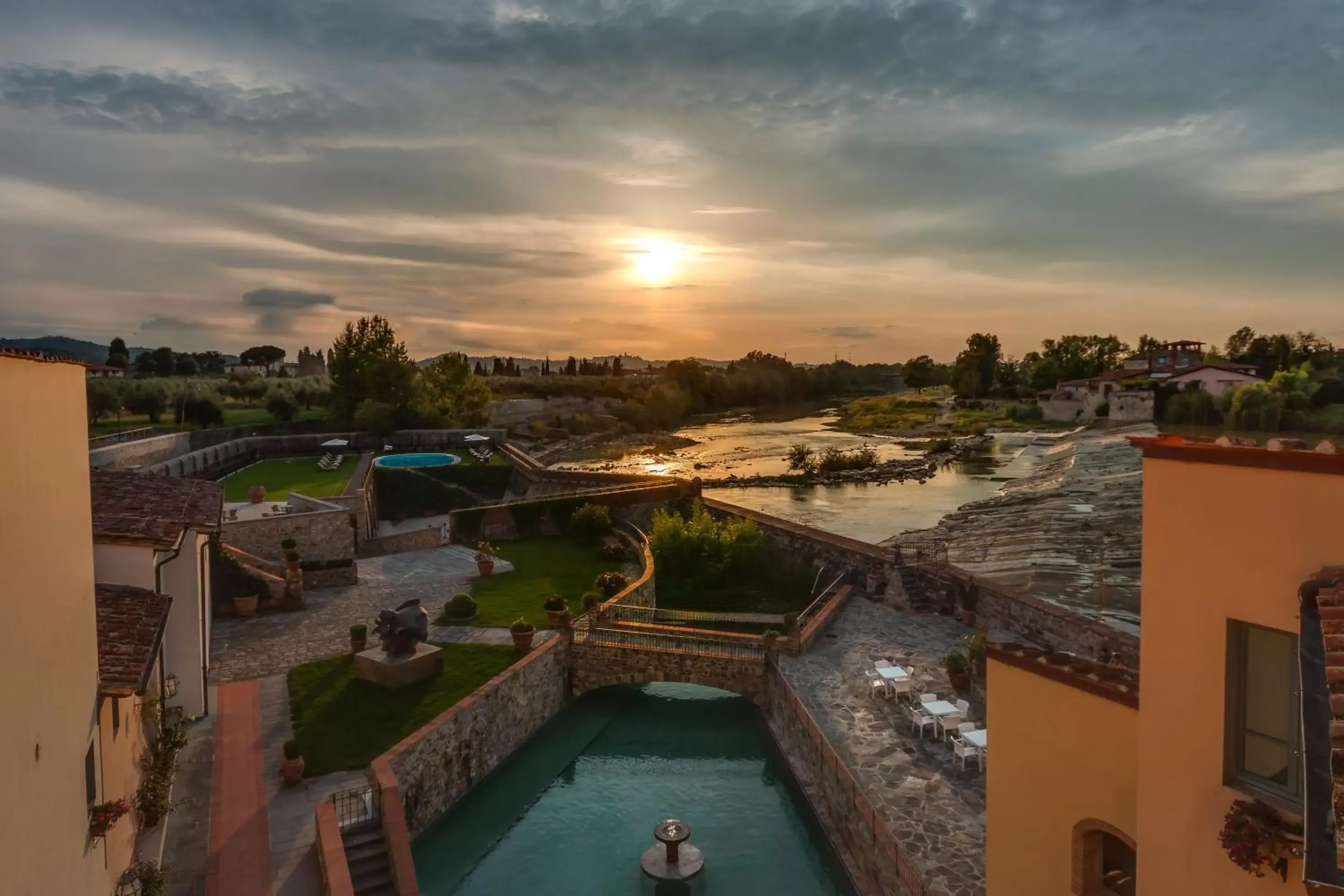 Facade/entrance in Hotel Mulino di Firenze - WorldHotels Crafted Facade/entrance in Hotel Mulino di Firenze - WorldHotels Crafted