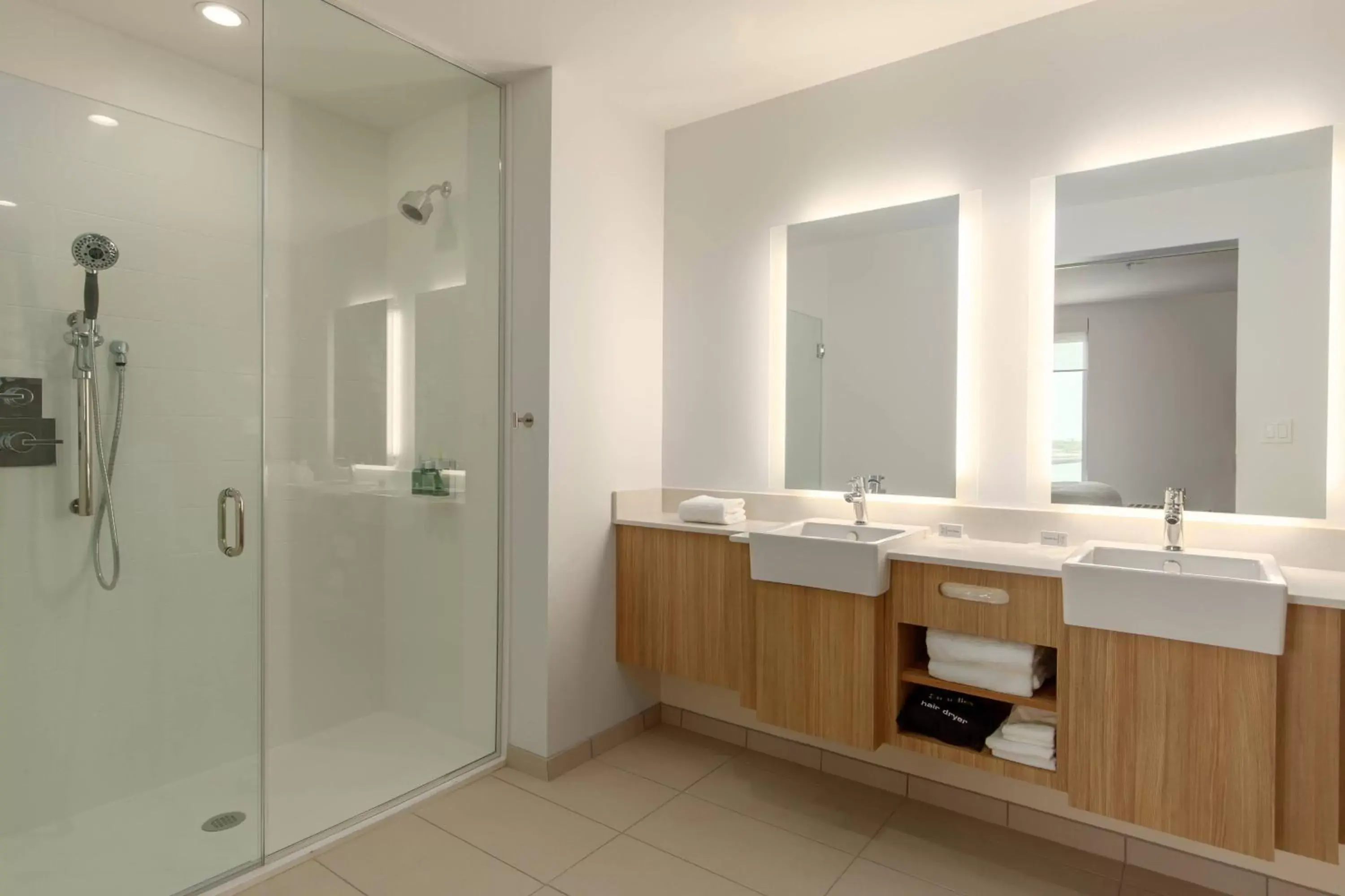Bathroom in SpringHill Suites by Marriott Bradenton Downtown/Riverfront
