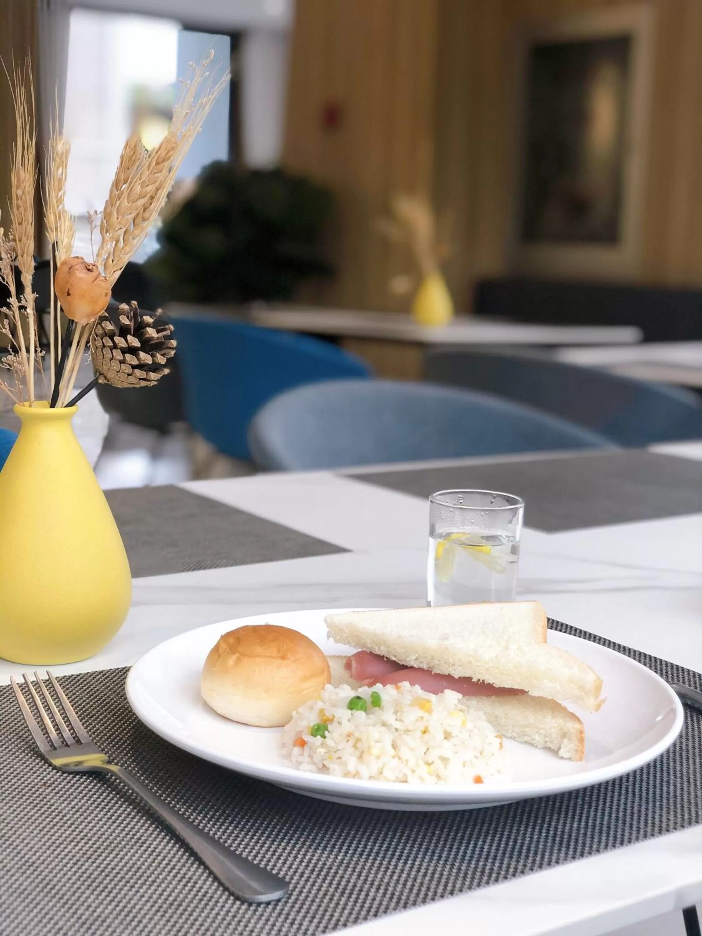 Breakfast in Shanghai JOYFUL YARD Hotel-Free shuttle bus to Pudong Airport and Disneyland