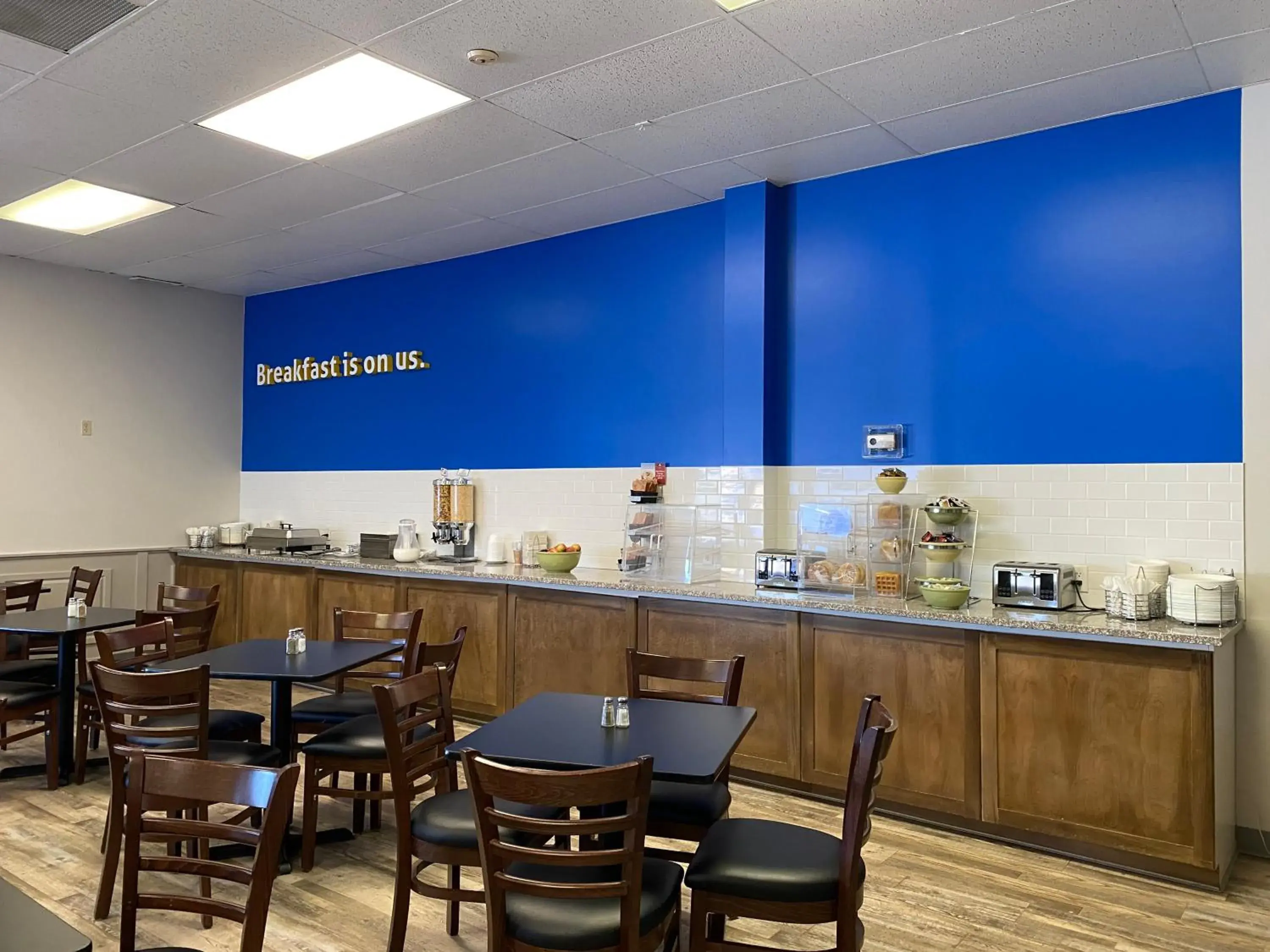 Coffee/tea facilities, Restaurant/Places to Eat in Days Inn by Wyndham Brockville