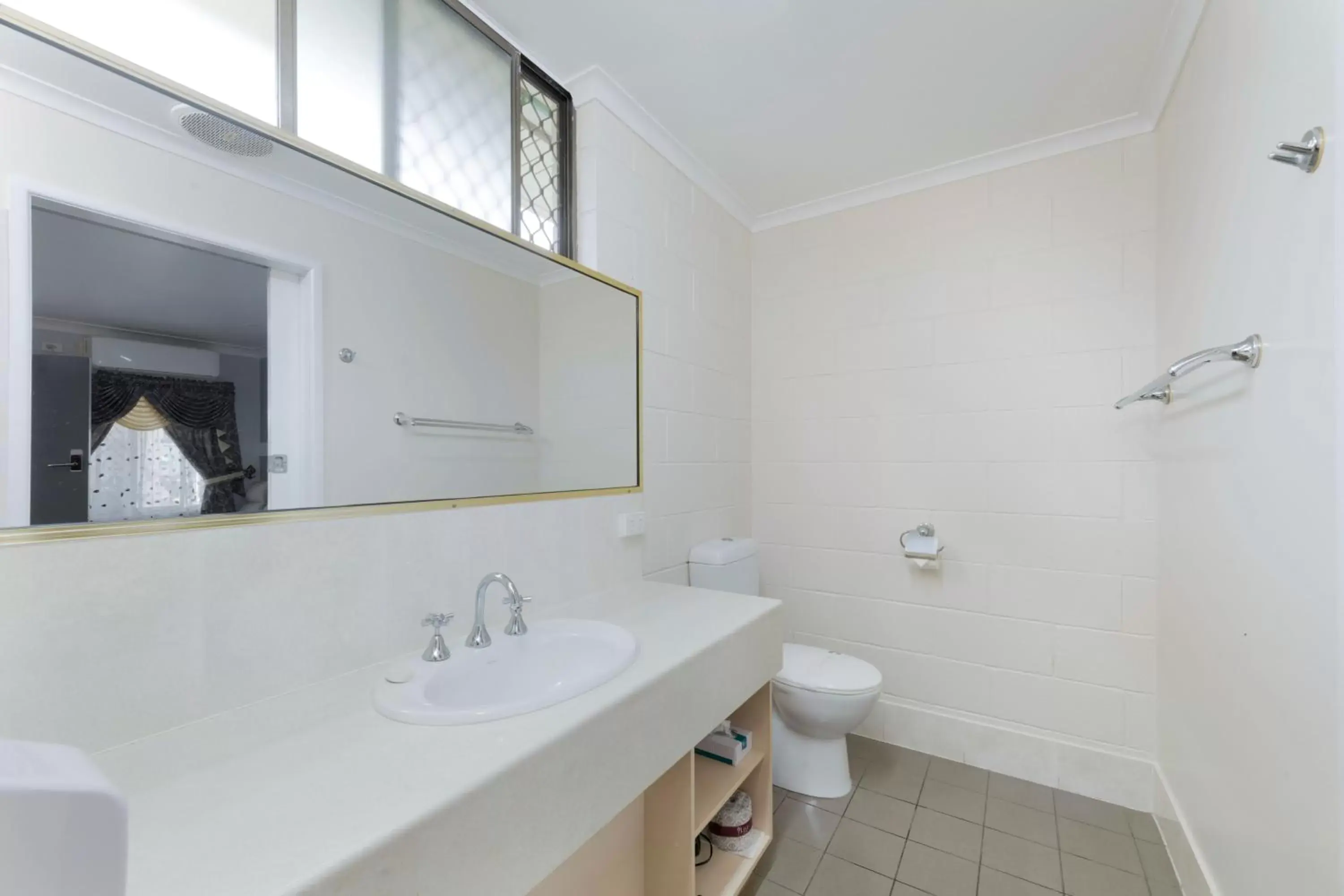 Bathroom in Best Western Bundaberg City Motor Inn