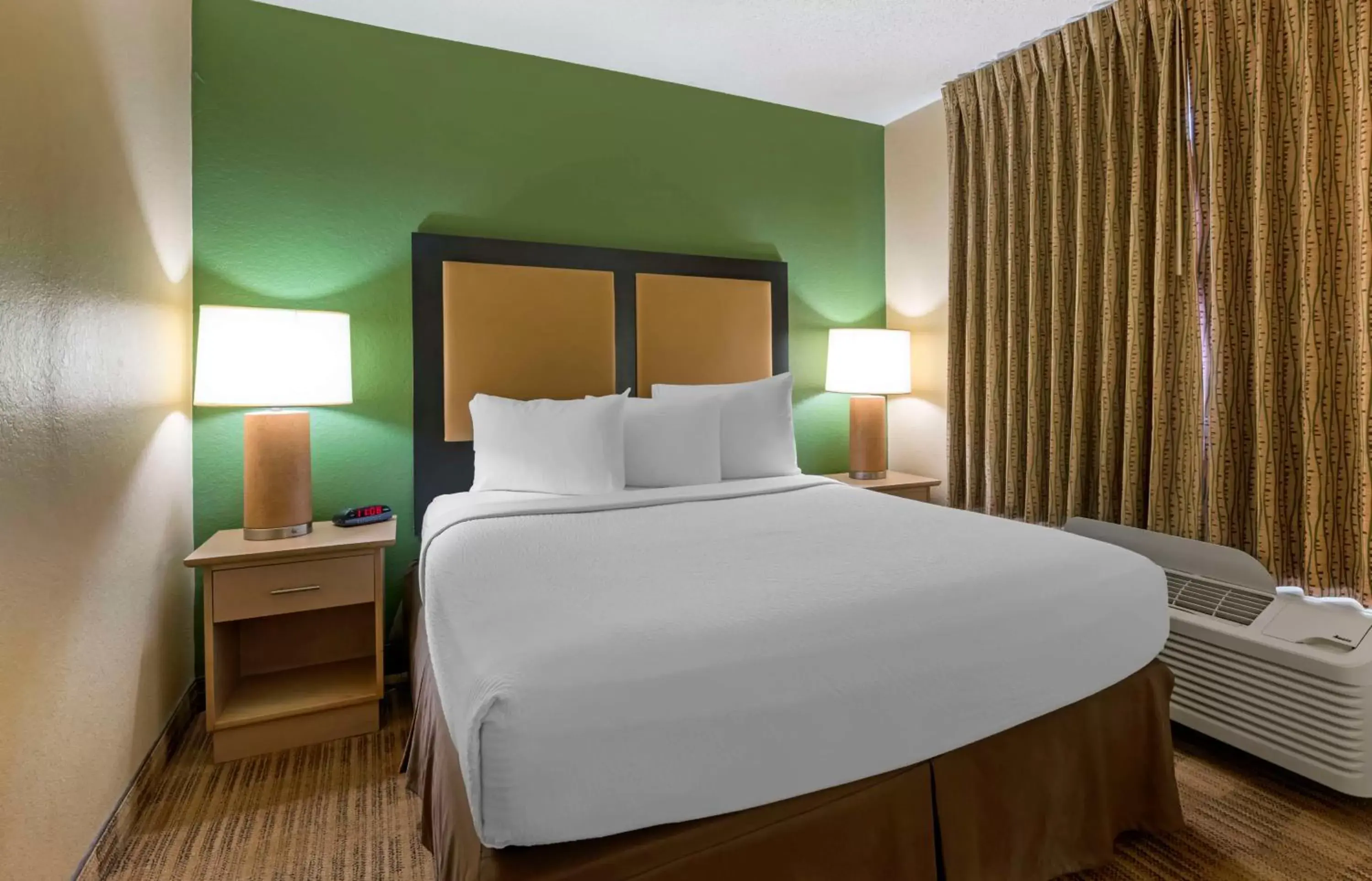 Bedroom, Bed in Extended Stay America Suites - Melbourne - Airport