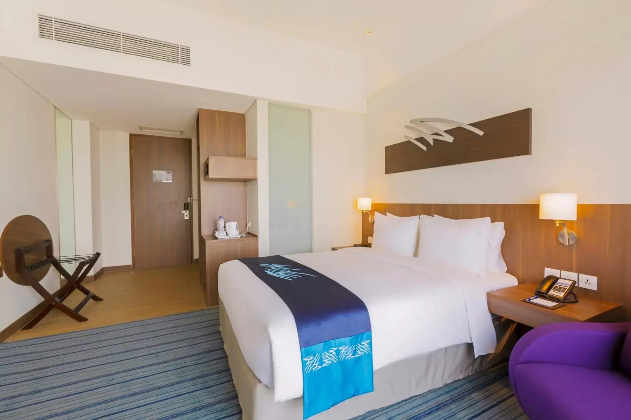 Photo of the whole room, Bed in Holiday Inn Express Jakarta Pluit Citygate, an IHG Hotel