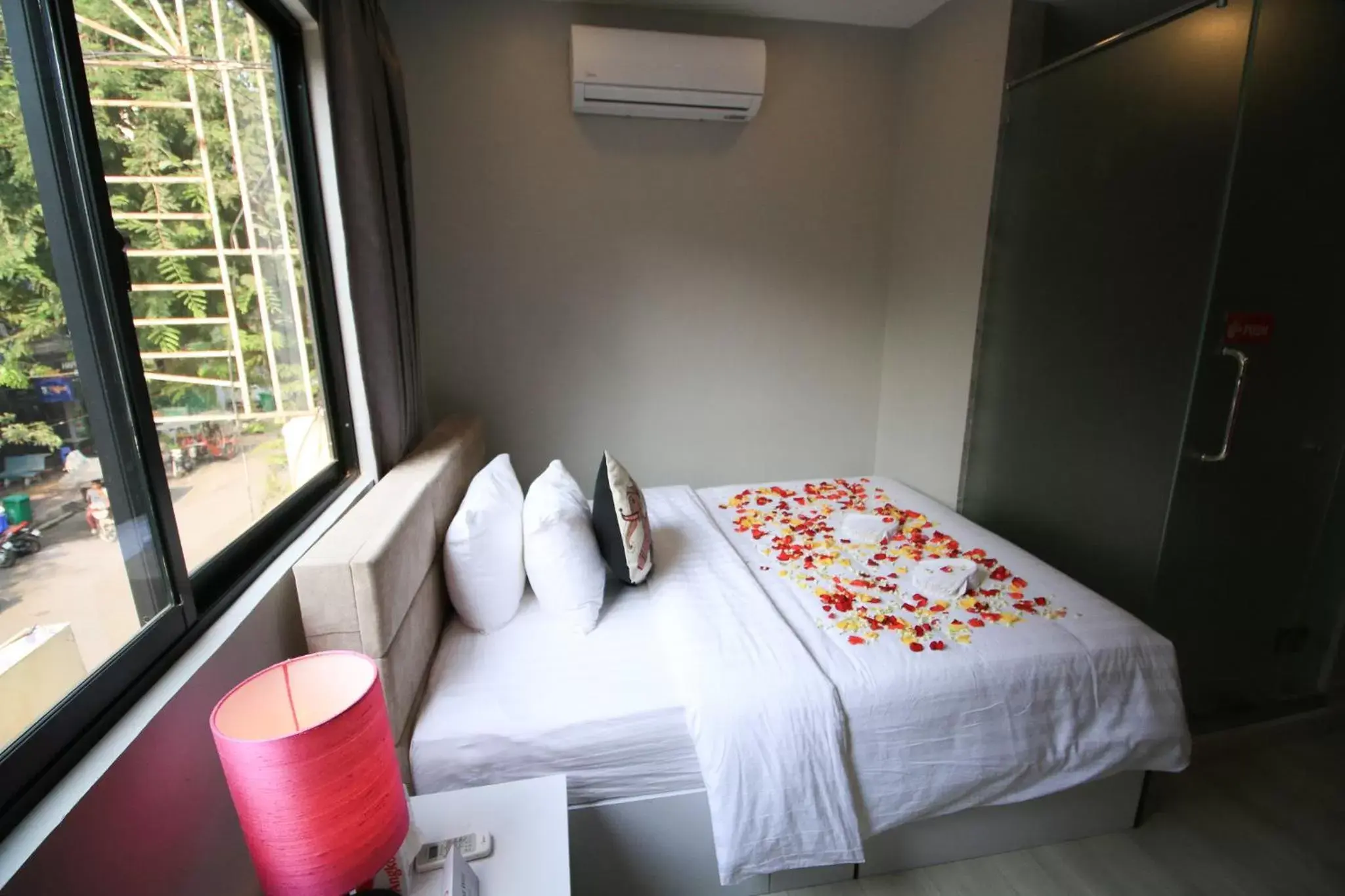 Bedroom, Bed in Ostro Hotel Bedroom, Bed in Ostro Hotel