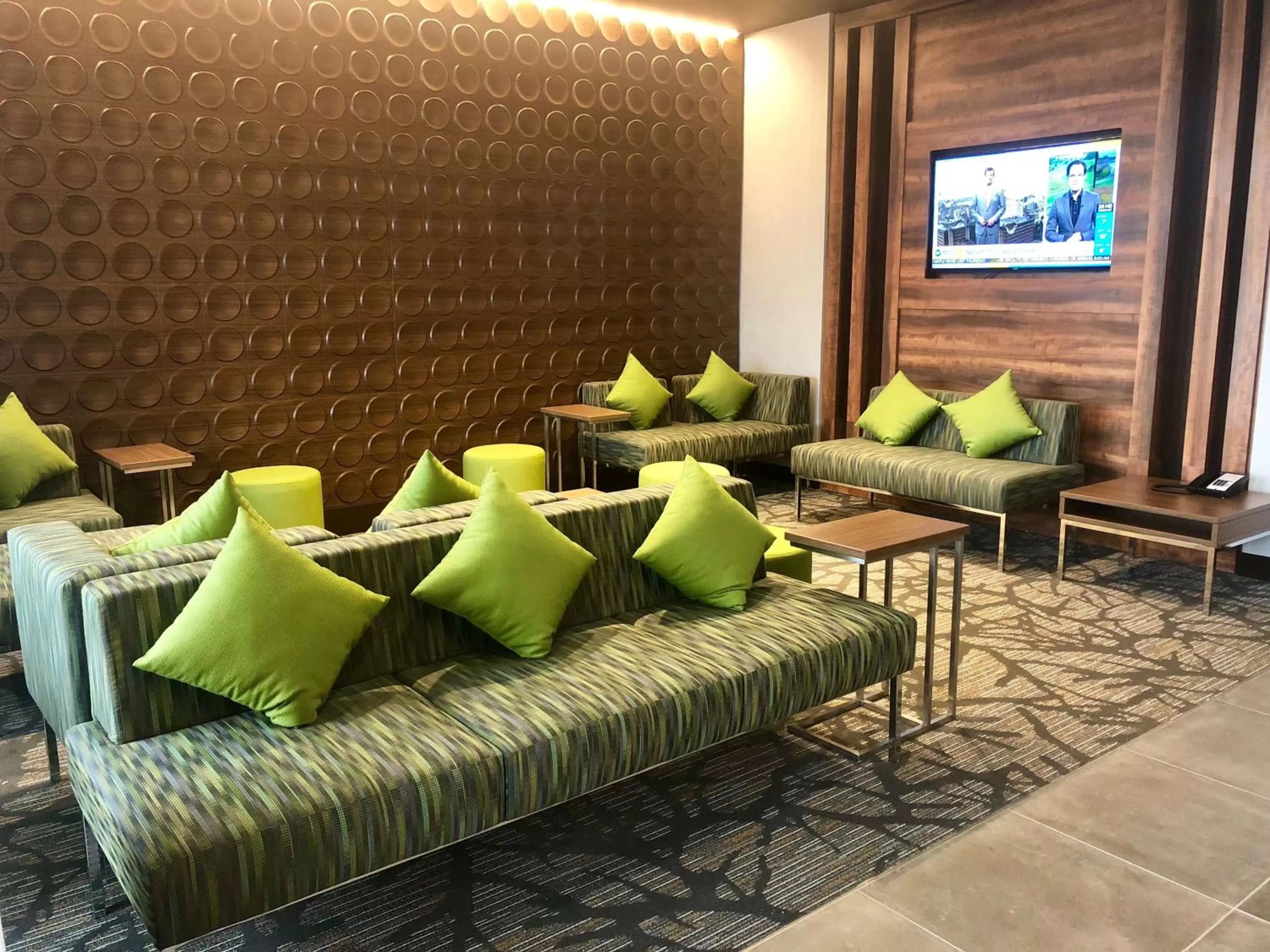 Seating area in Wingate by Wyndham Kamloops