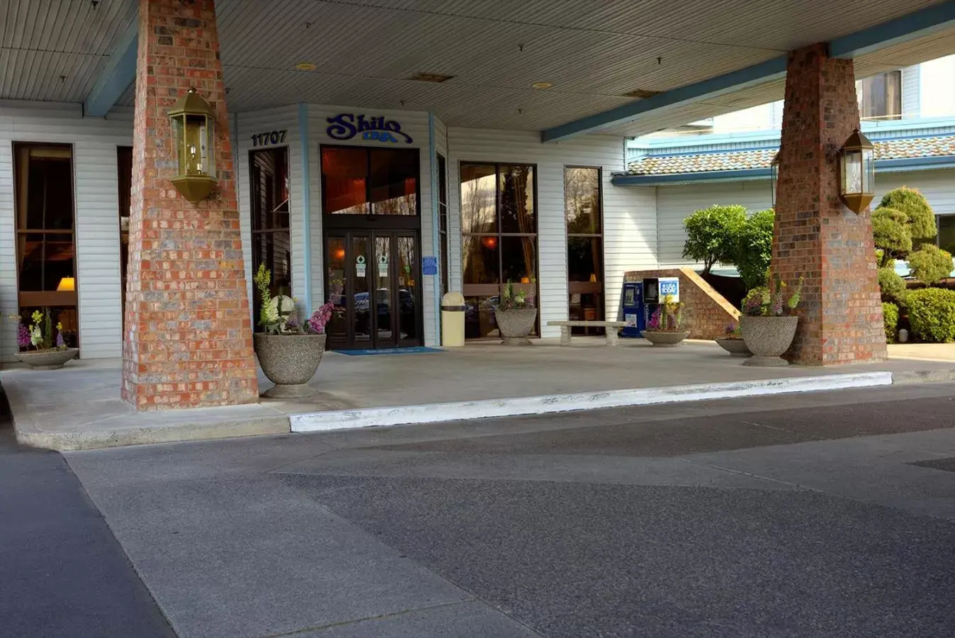 Facade/entrance in Shilo Inn Portland Airport