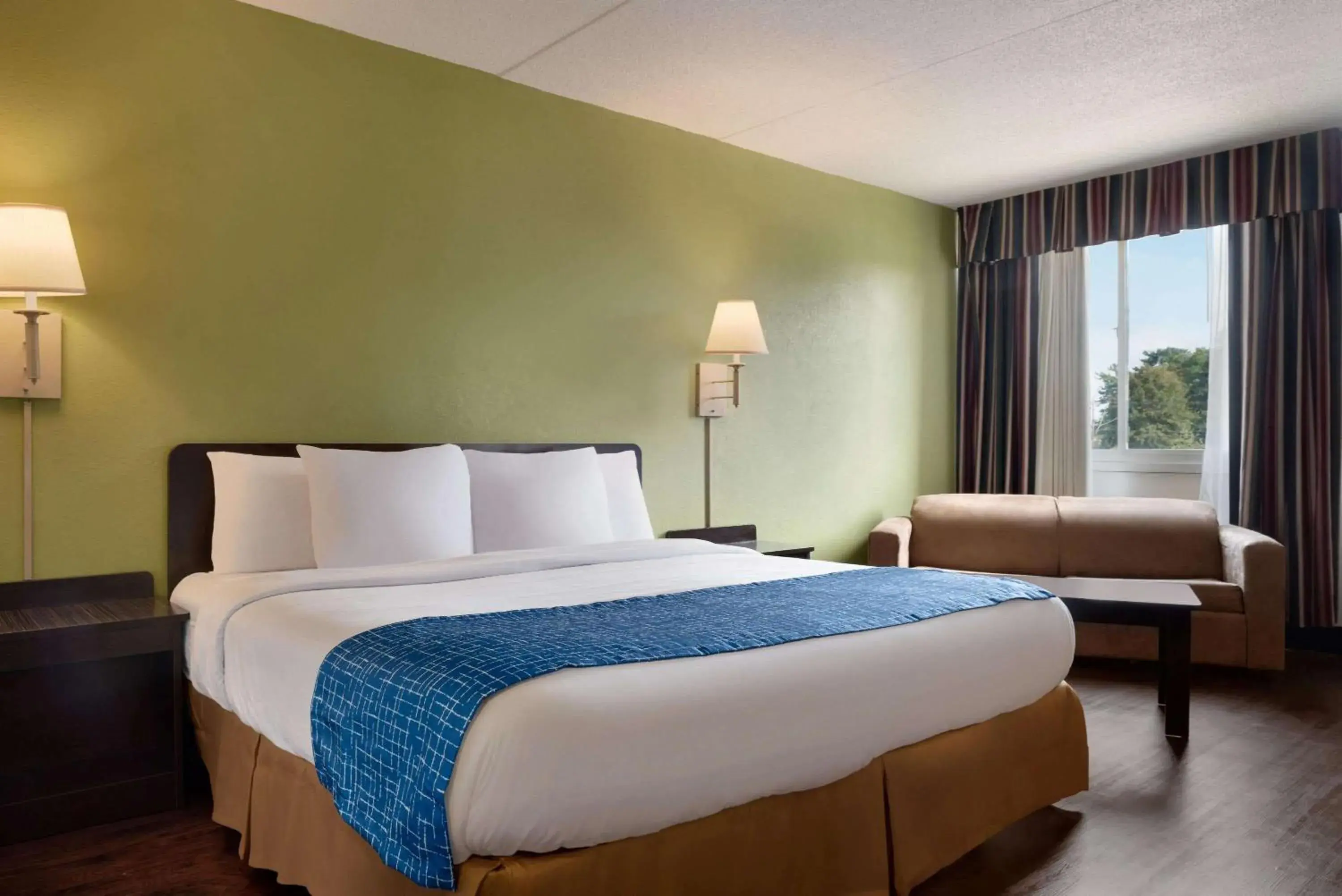 Photo of the whole room, Bed in Travelodge by Wyndham Zanesville