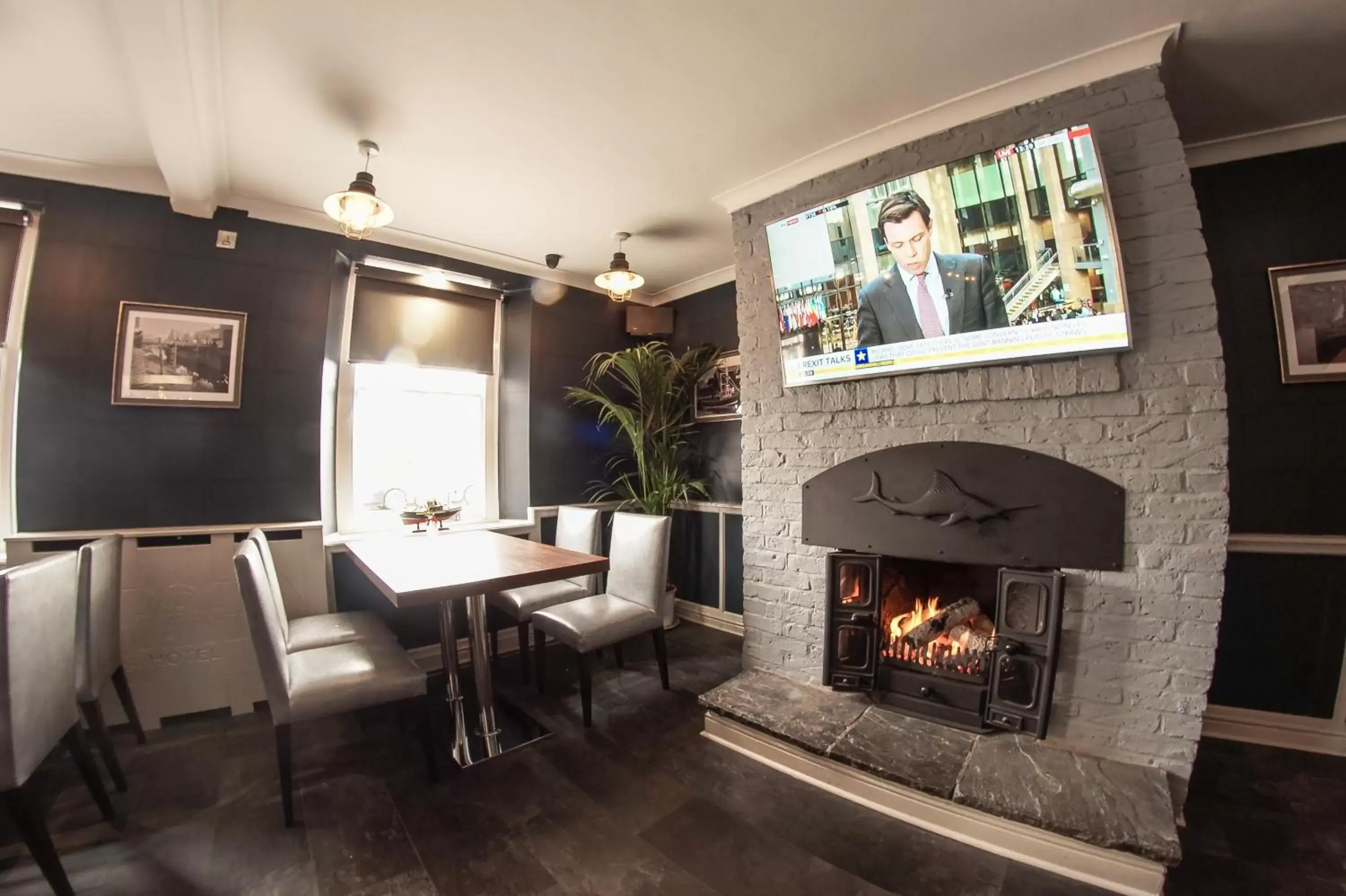 Communal lounge/ TV room in Quayside Hotel & Bar