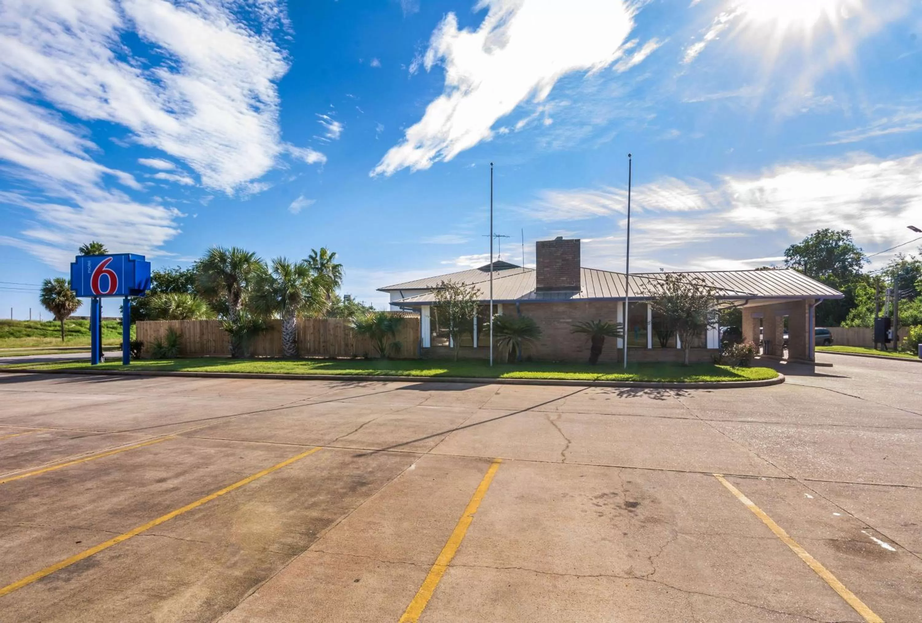 Property building in Motel 6-Freeport, TX