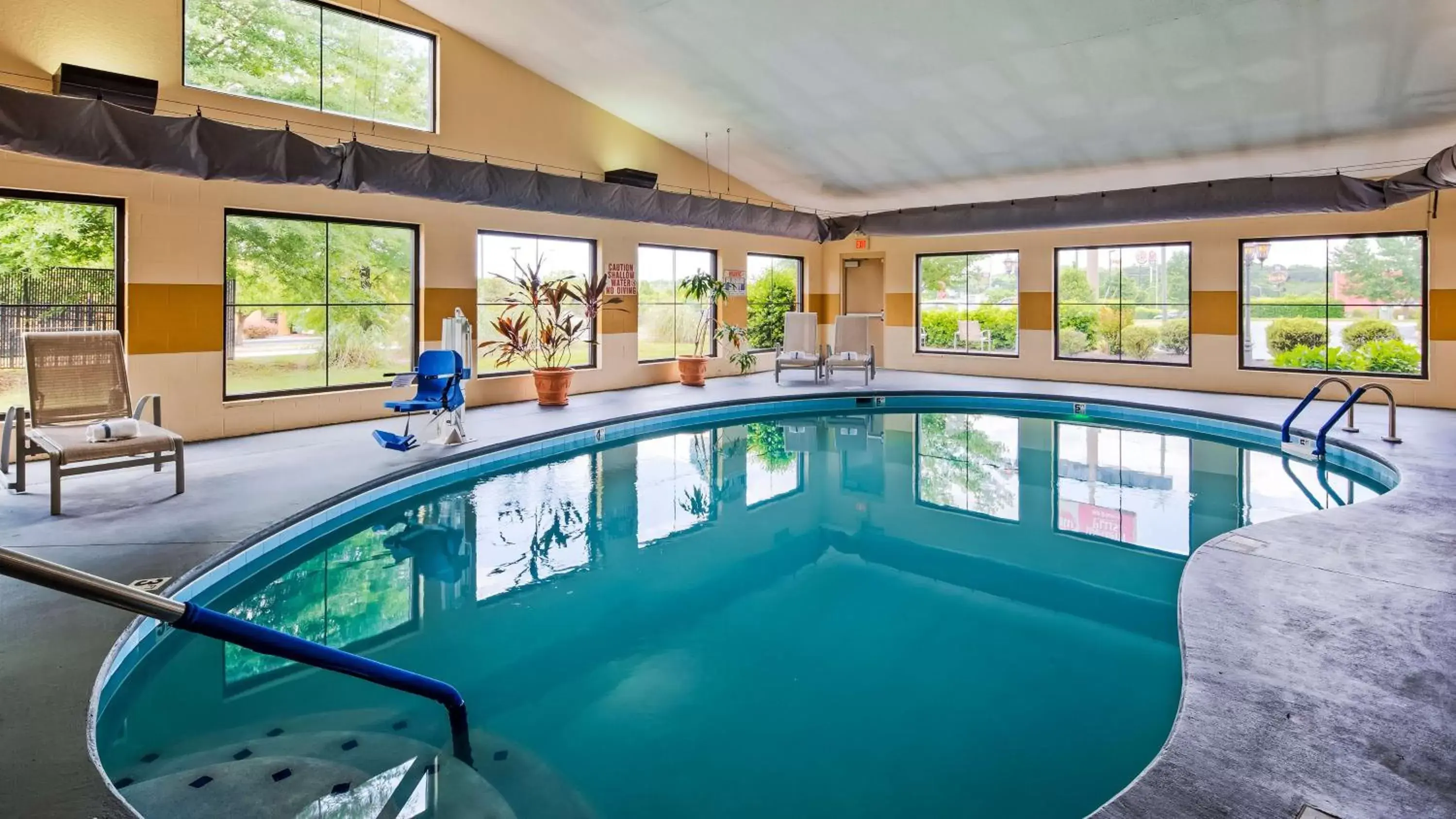 On site, Swimming Pool in Best Western Plus Strawberry Inn & Suites