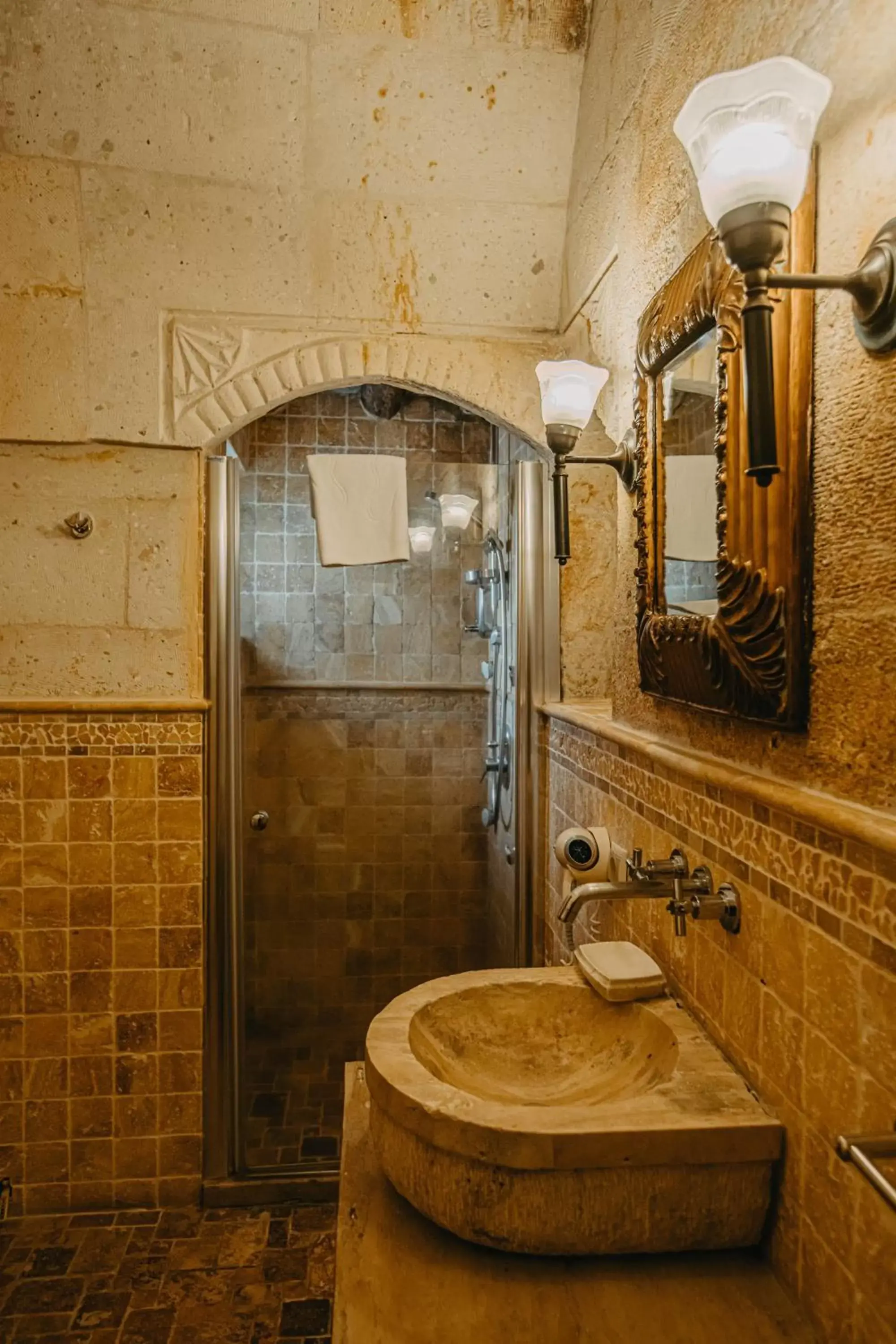 Shower, Bathroom in Melekler Evi Cave Hotel