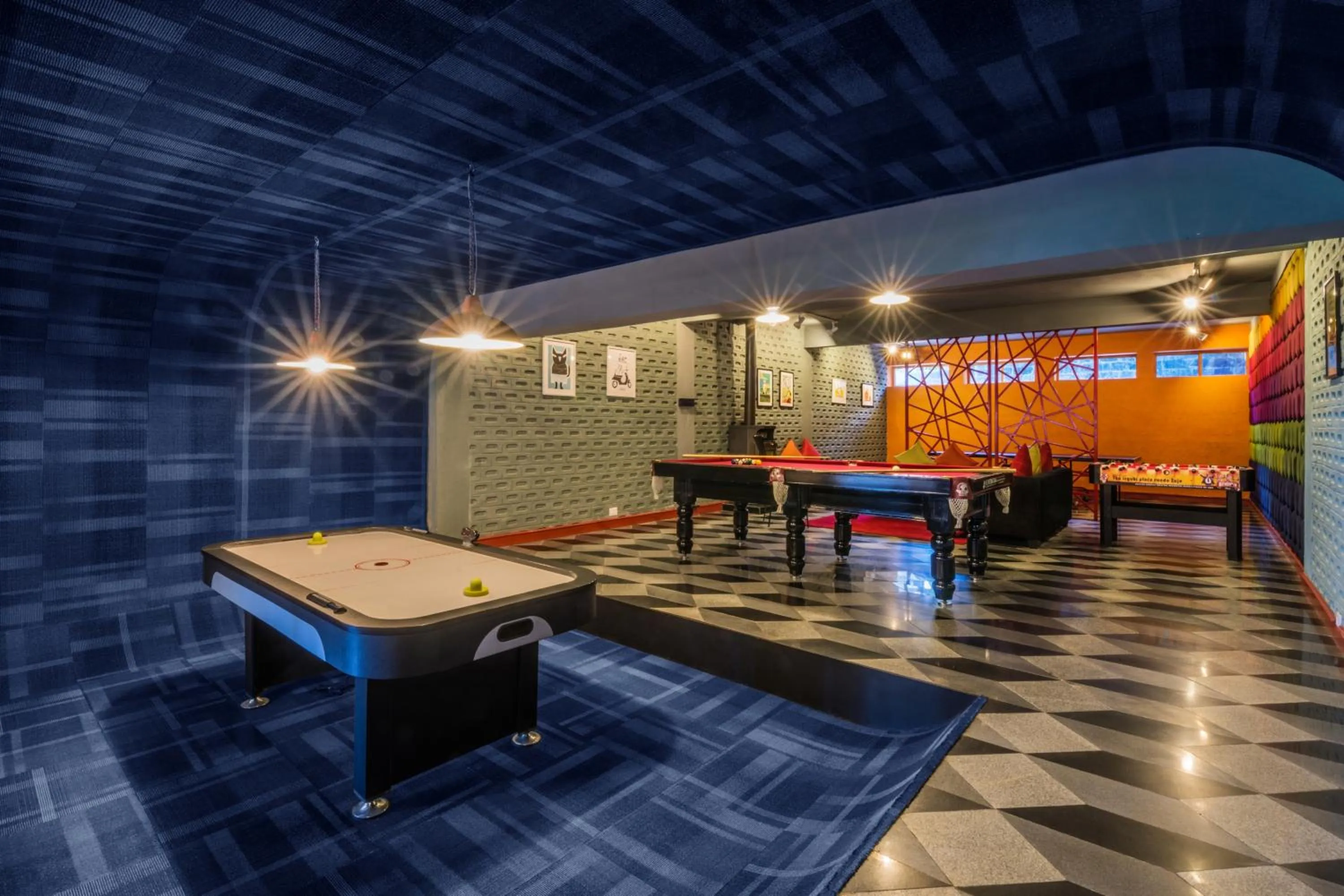 Billiard in Honeymoon Inn Manali