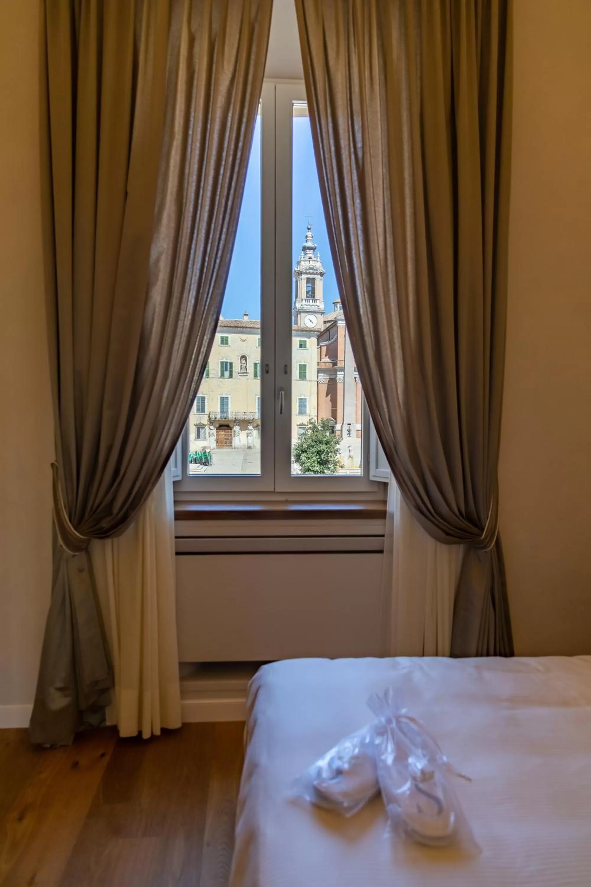 Landmark view, Bed in Dimora Storica Lo Svevo