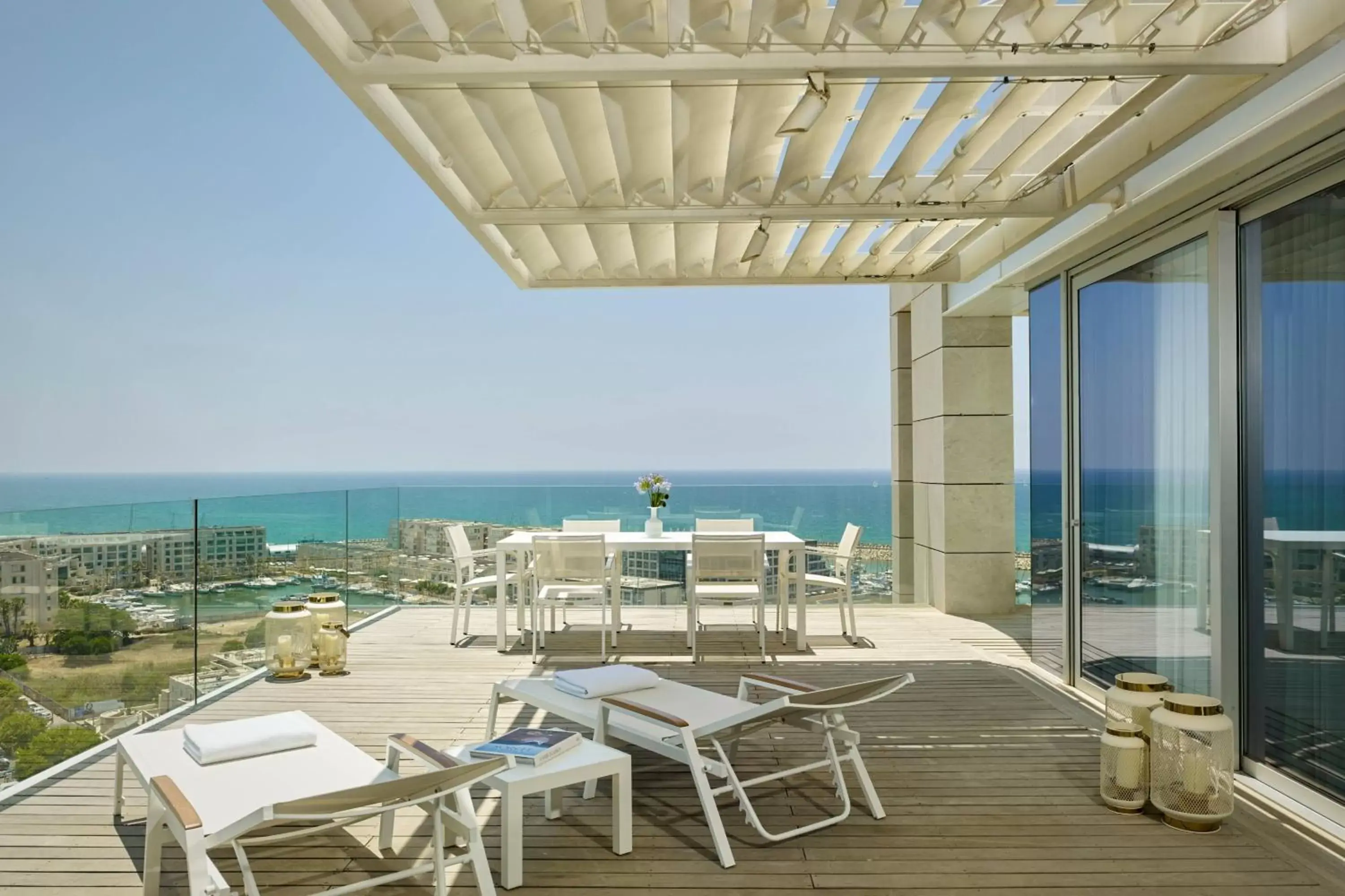 Photo of the whole room, Sea View in The Ritz-Carlton, Herzliya