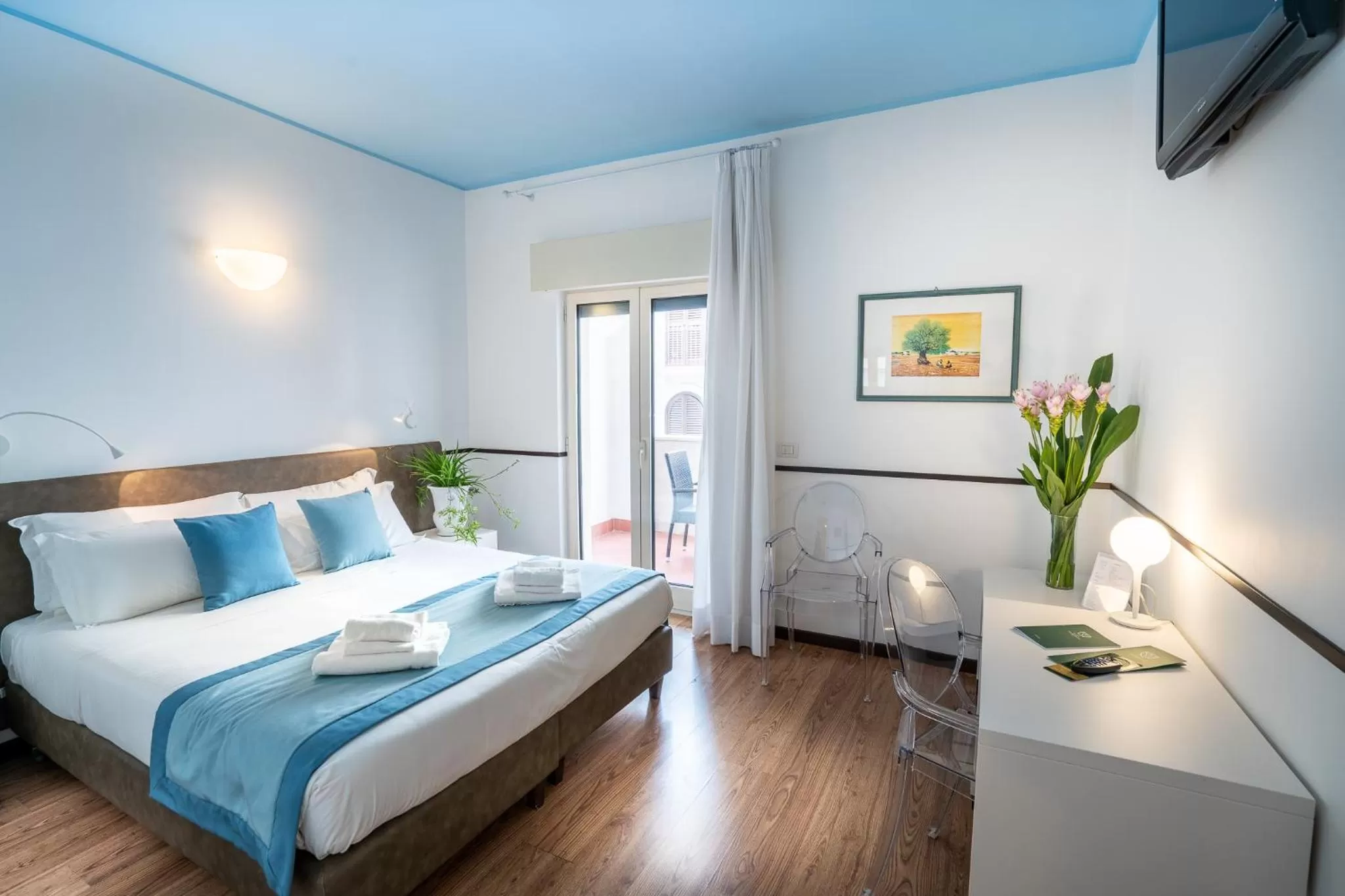 Photo of the whole room, Bed in Covo dei Saraceni