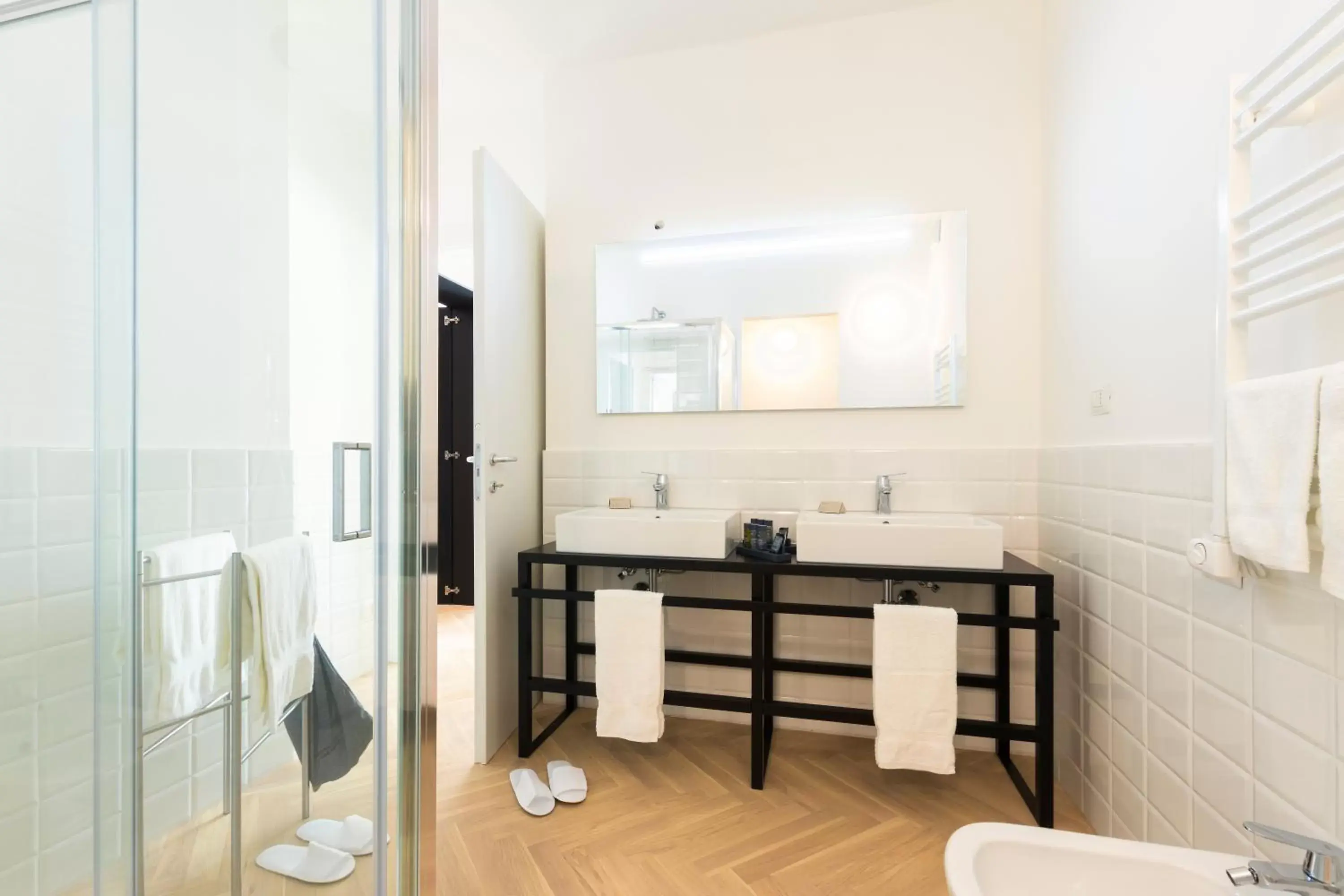 Shower, Bathroom in Metropolitan Suites