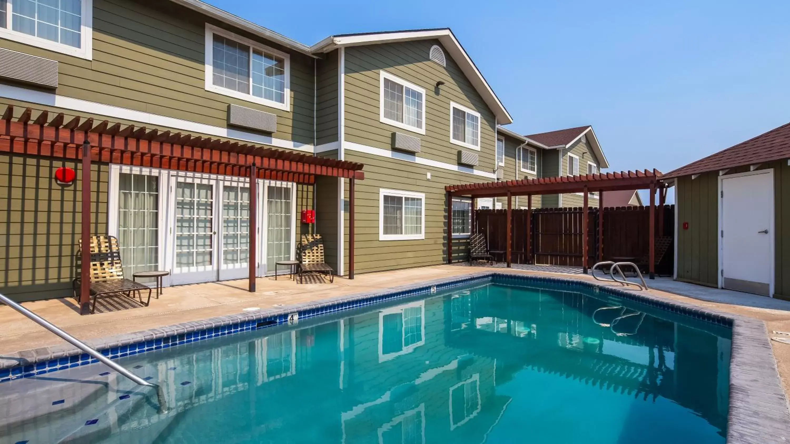 Swimming Pool in Best Western Plus The Inn at Horse Heaven