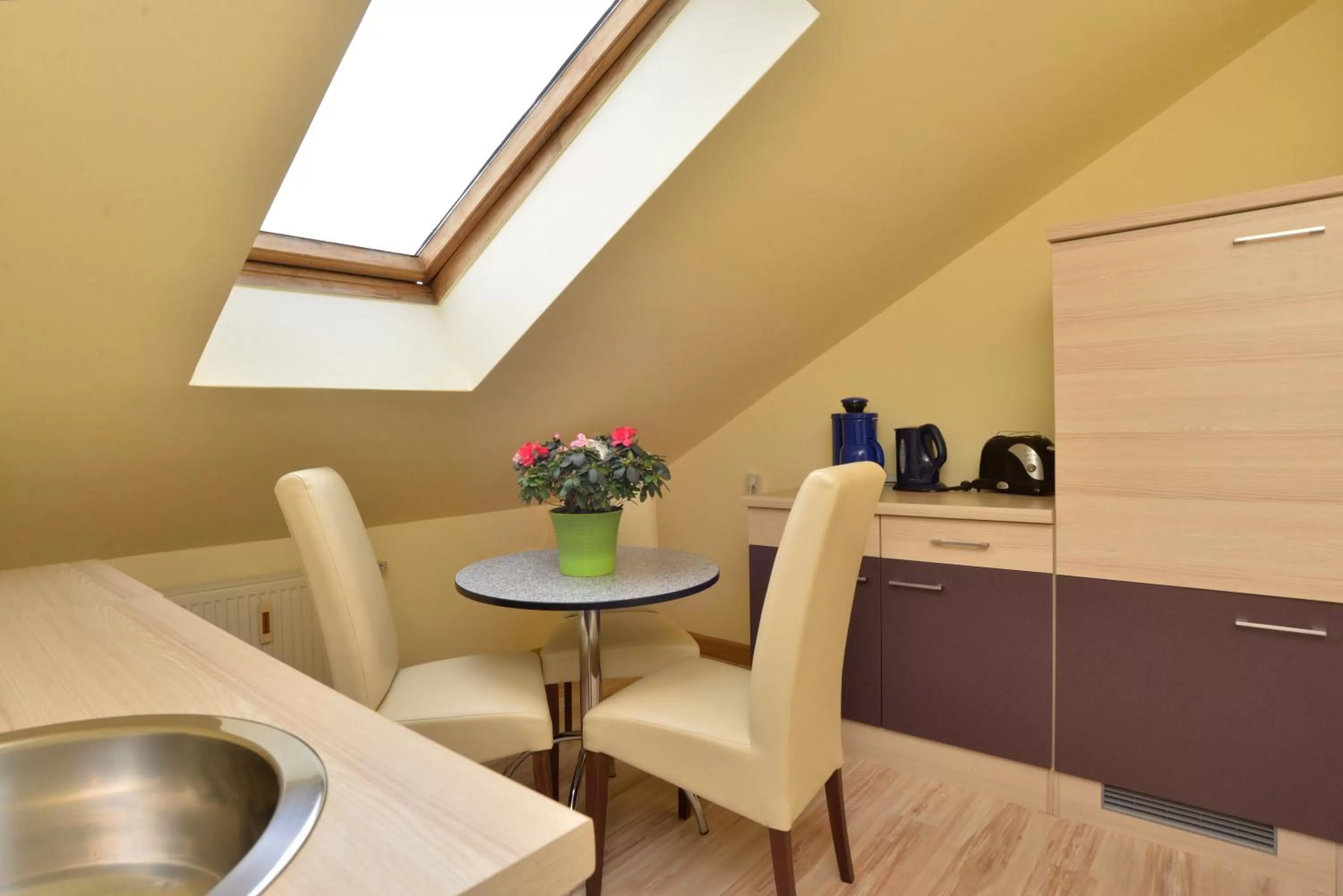 Kitchen or kitchenette in Hotel via City Leipzig Mitte