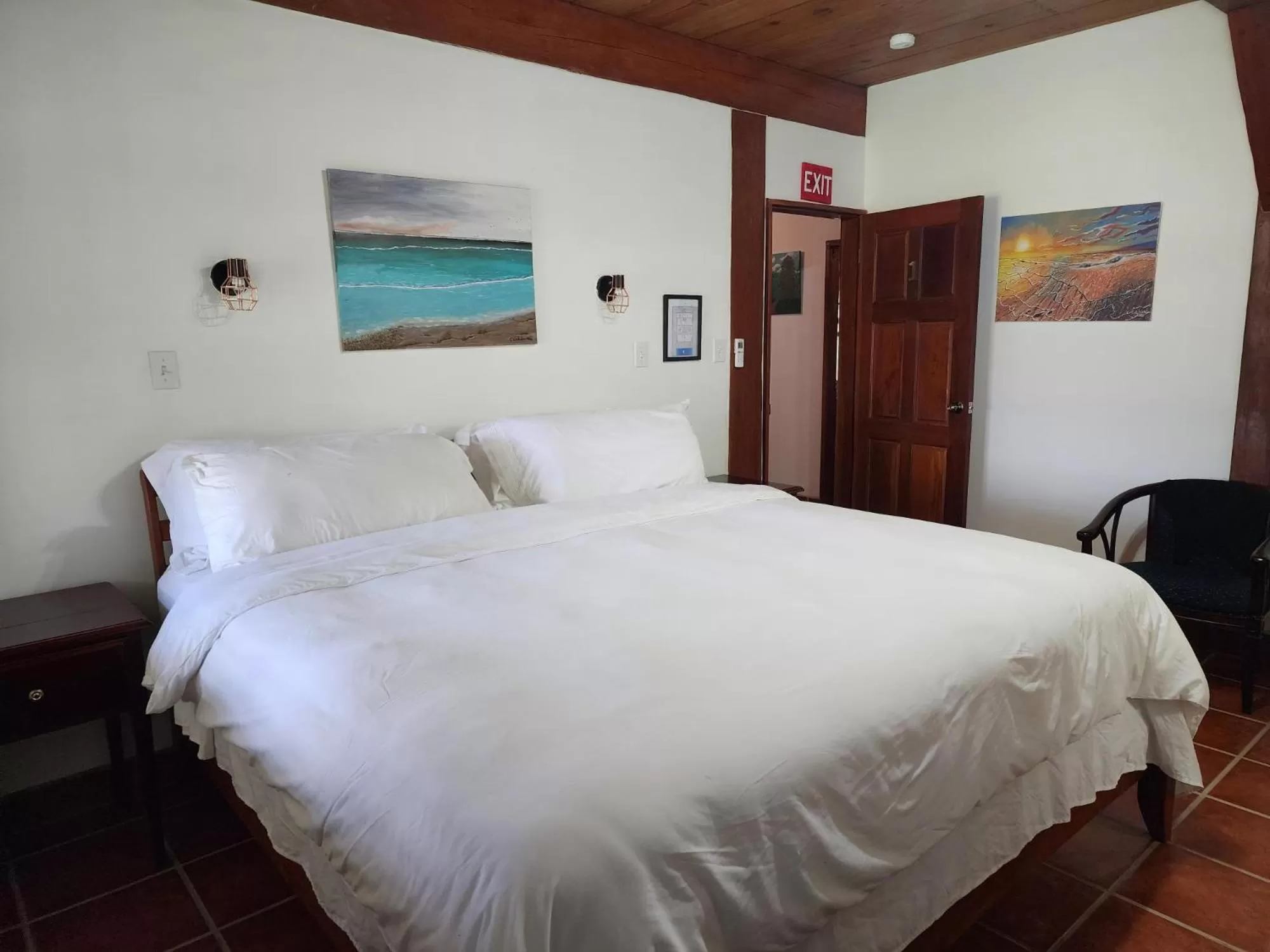 Bedroom, Bed in The BNB on Triggerfish Close to the airport