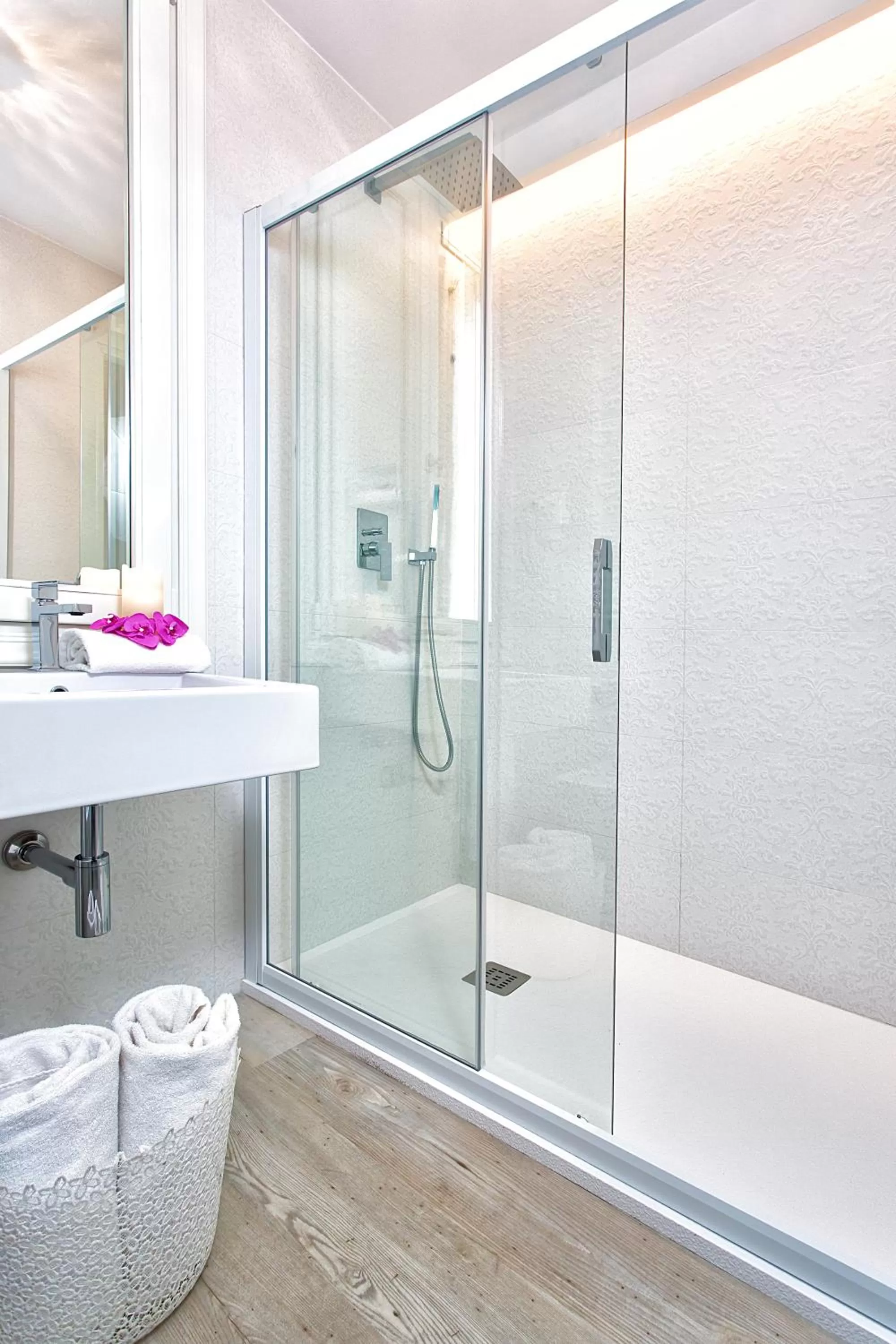 Bathroom in Aquamare, boutique b&b