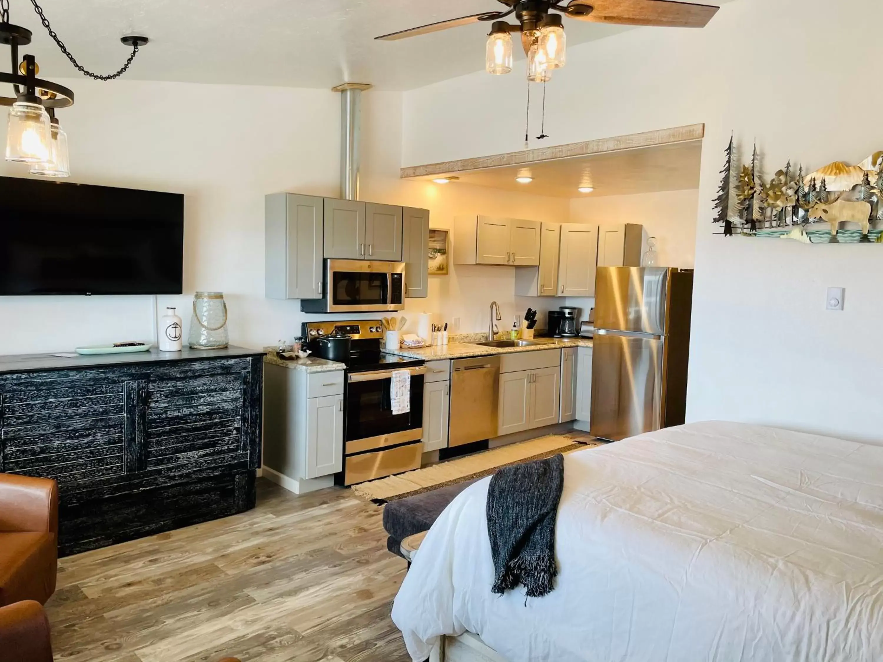 Deluxe King Studio in Seafarer Suites Deluxe King Studio in Seafarer Suites