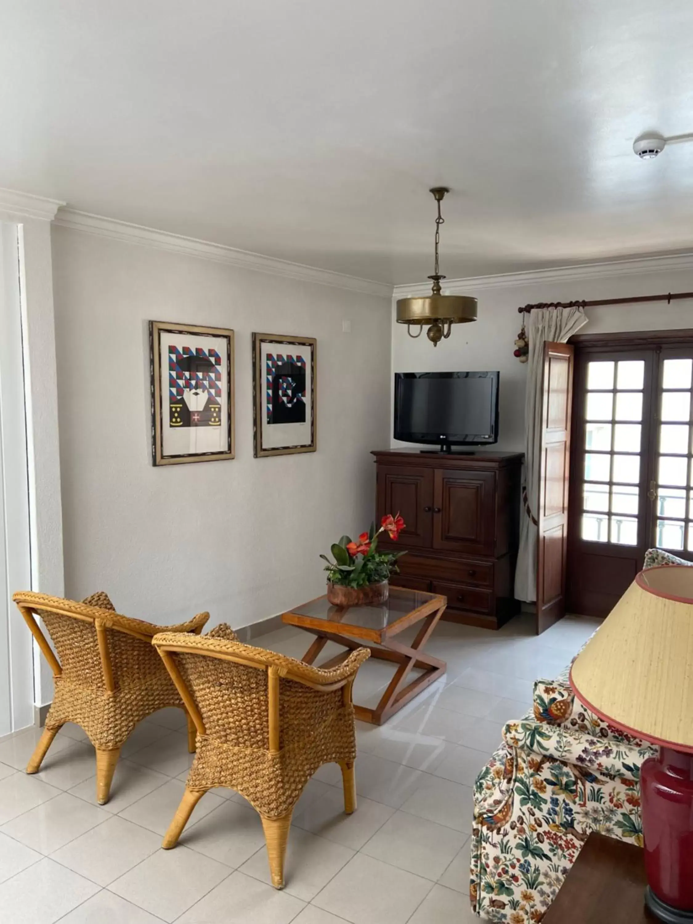 TV and multimedia, Seating Area in Hotel Cavaleiros De Cristo