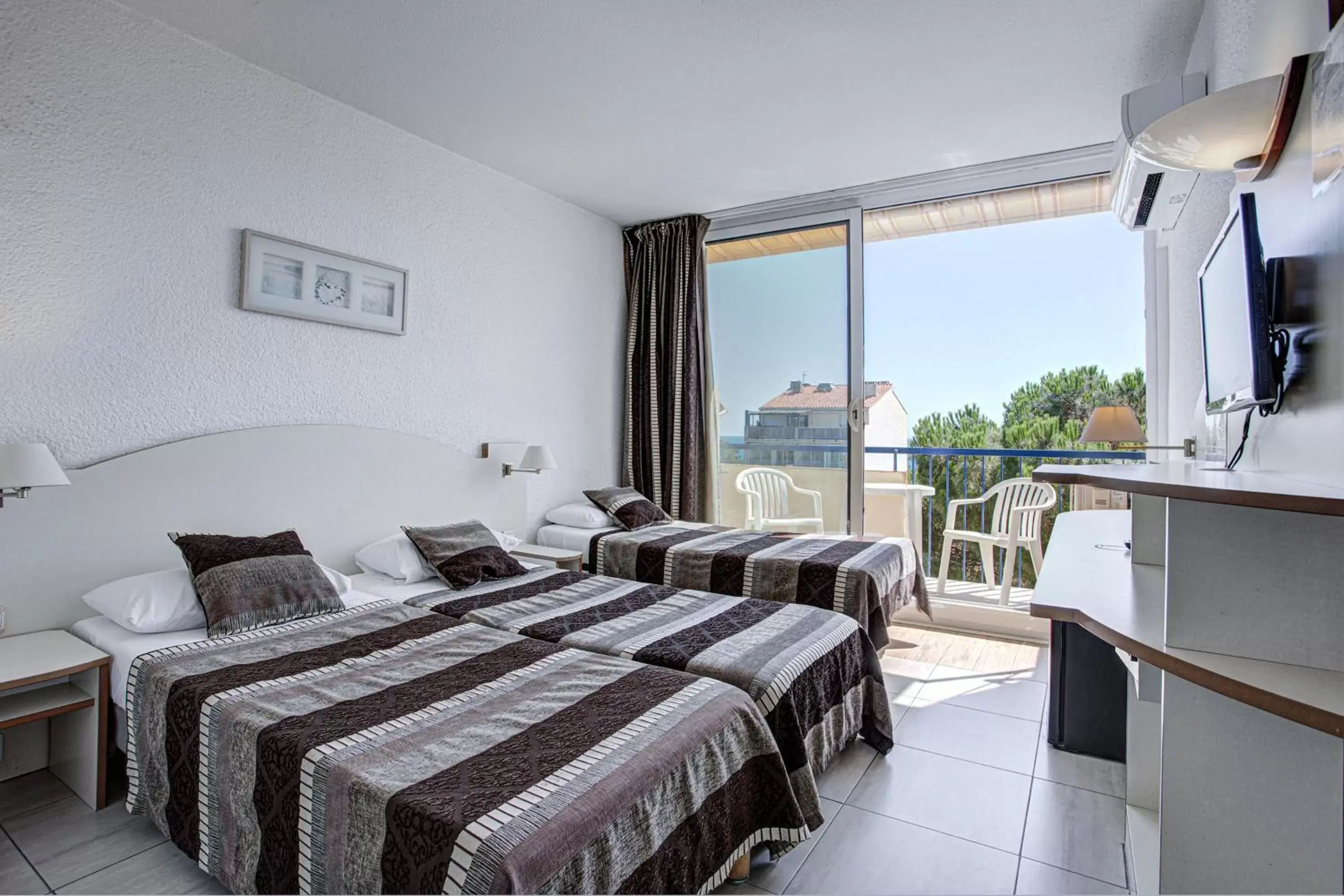 Triple Room with Balcony in Hotel Centre Plage
