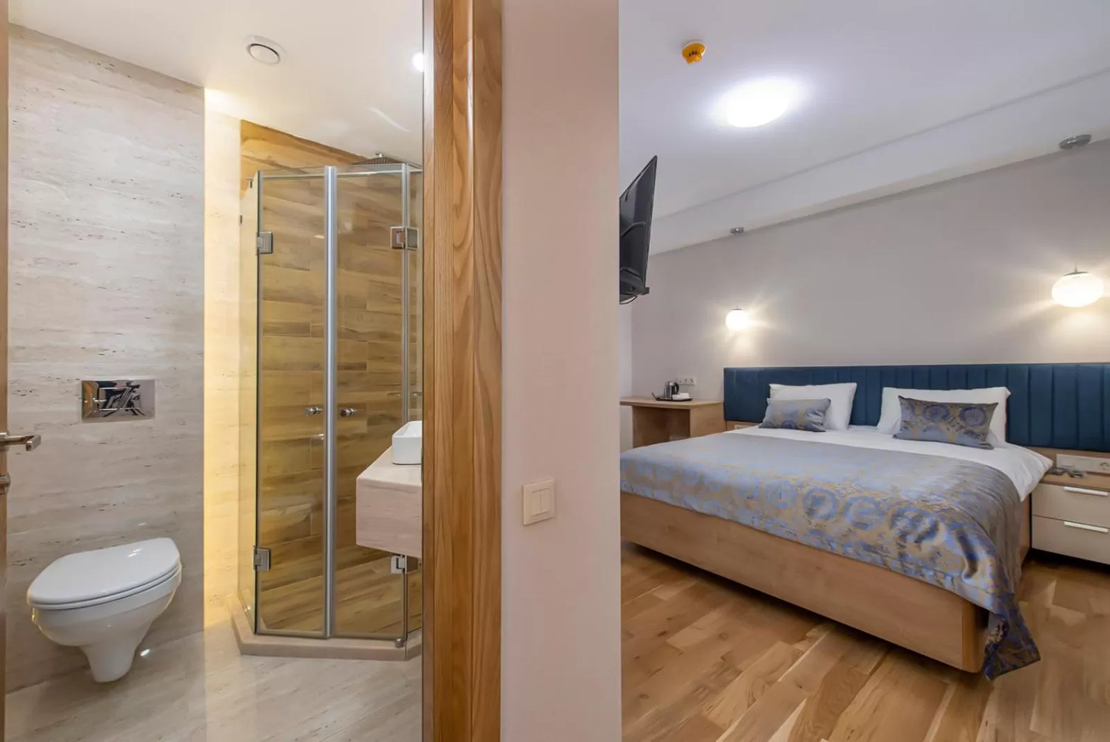 Standard Double Room in Hotel Embassy