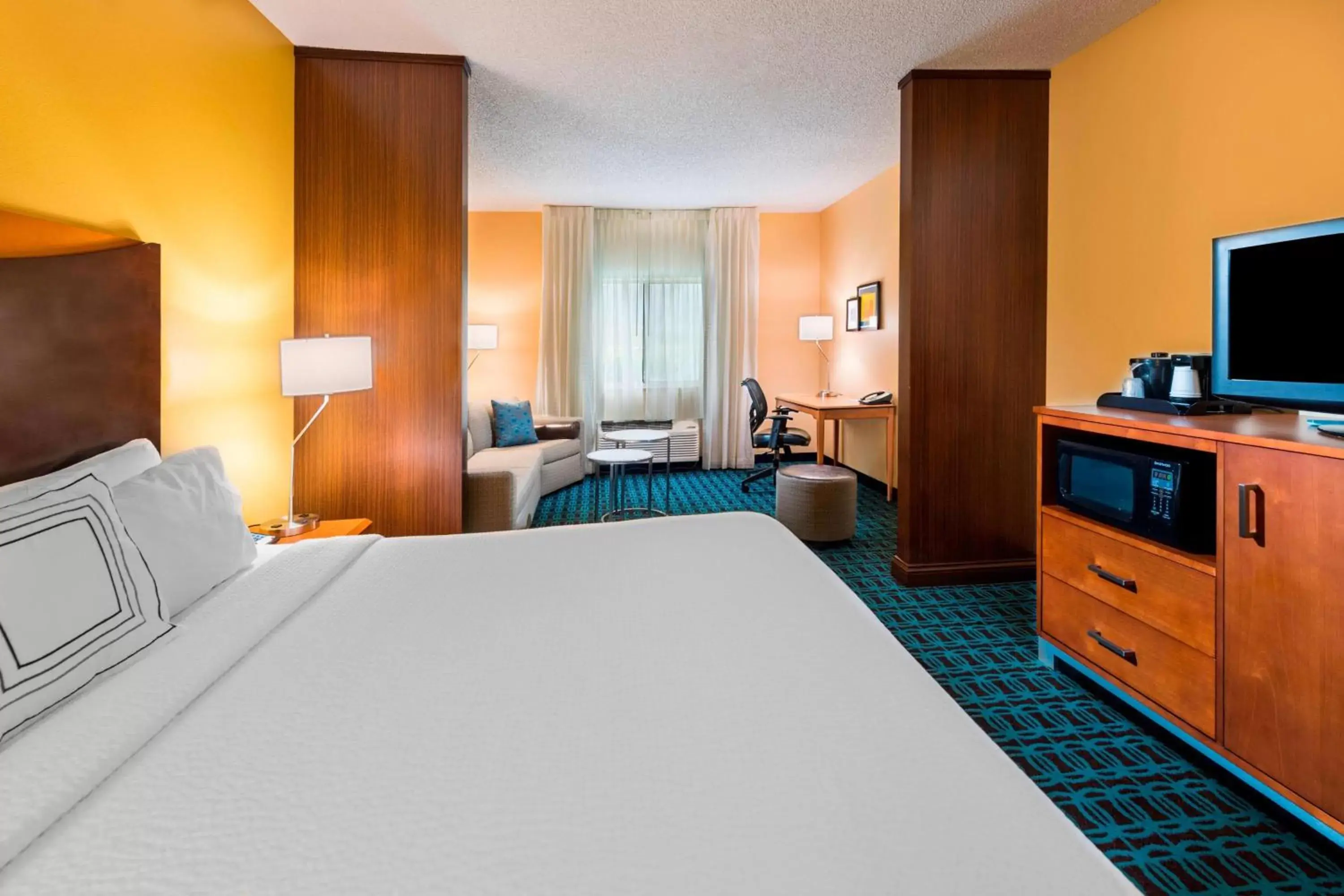 Photo of the whole room, Bed in Fairfield Inn and Suites St Petersburg Clearwater