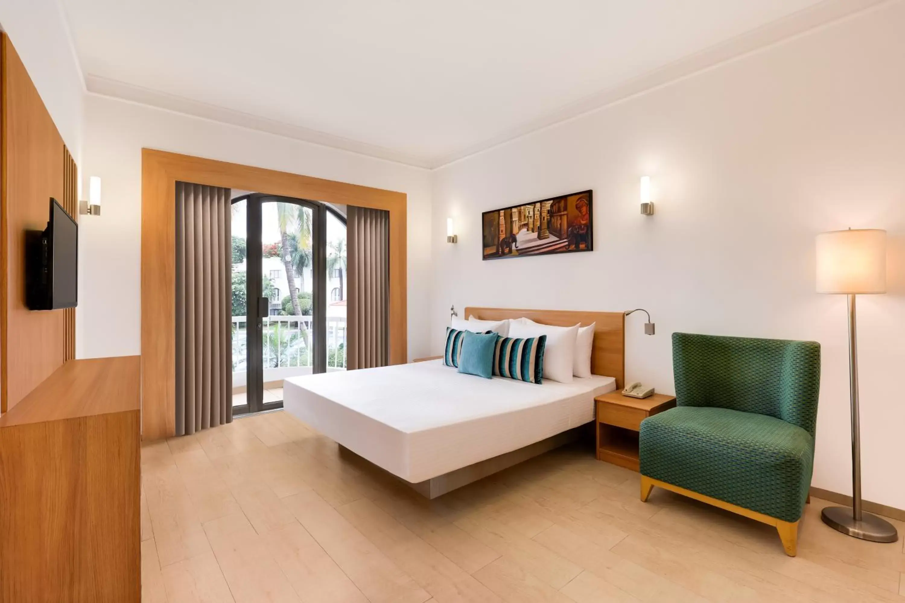 Bedroom, Seating Area in Lemon Tree Hotel, Aurangabad
