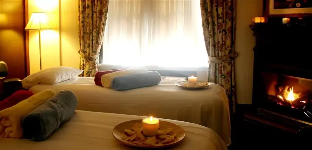 Massage, Bed in The Gananoque Inn & Spa