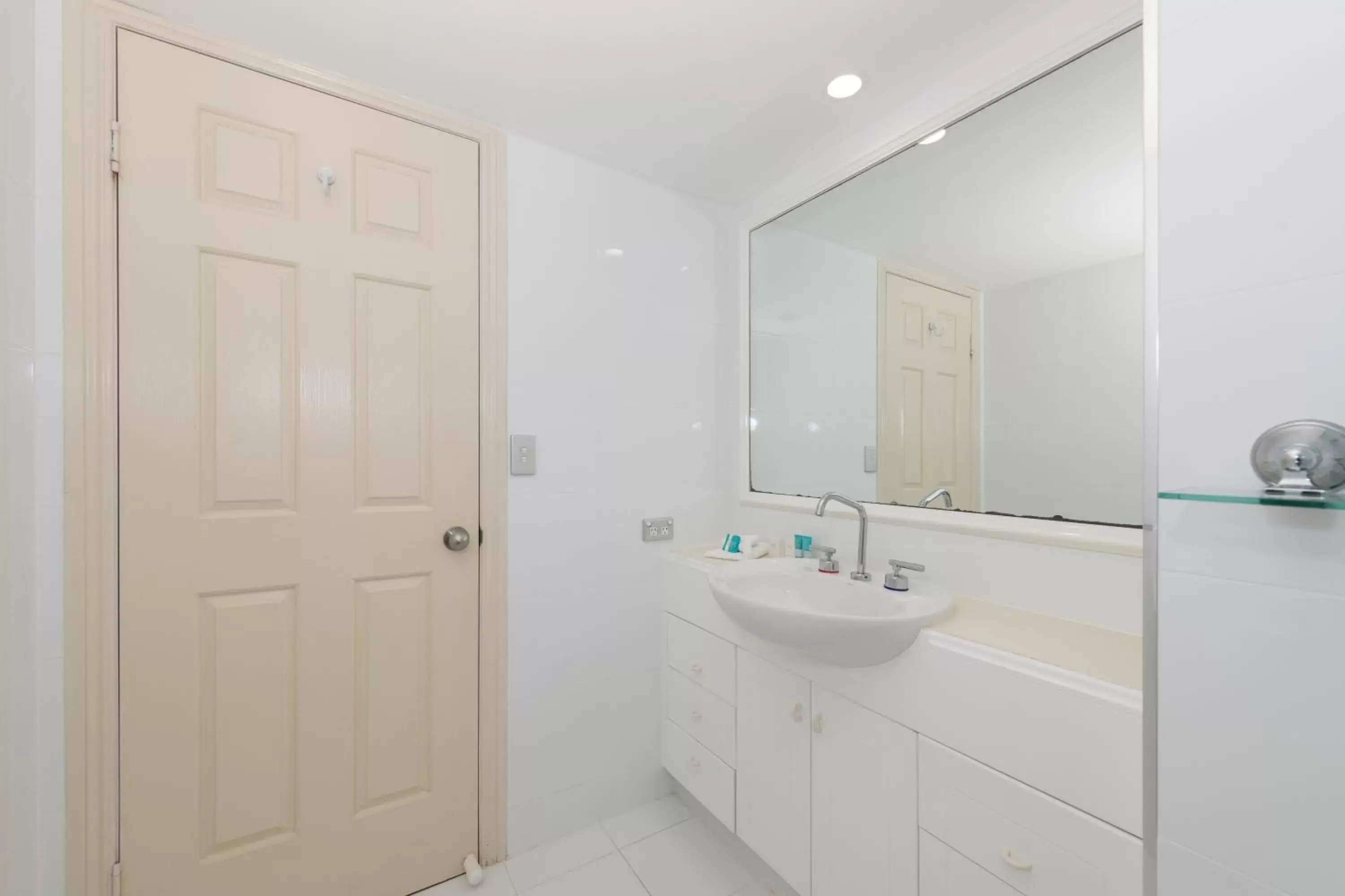 Bathroom in La Grande Apartments